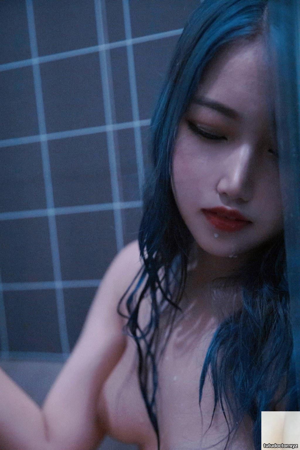 The charming sister is really good at wet temptation in the · photo 31 of 38