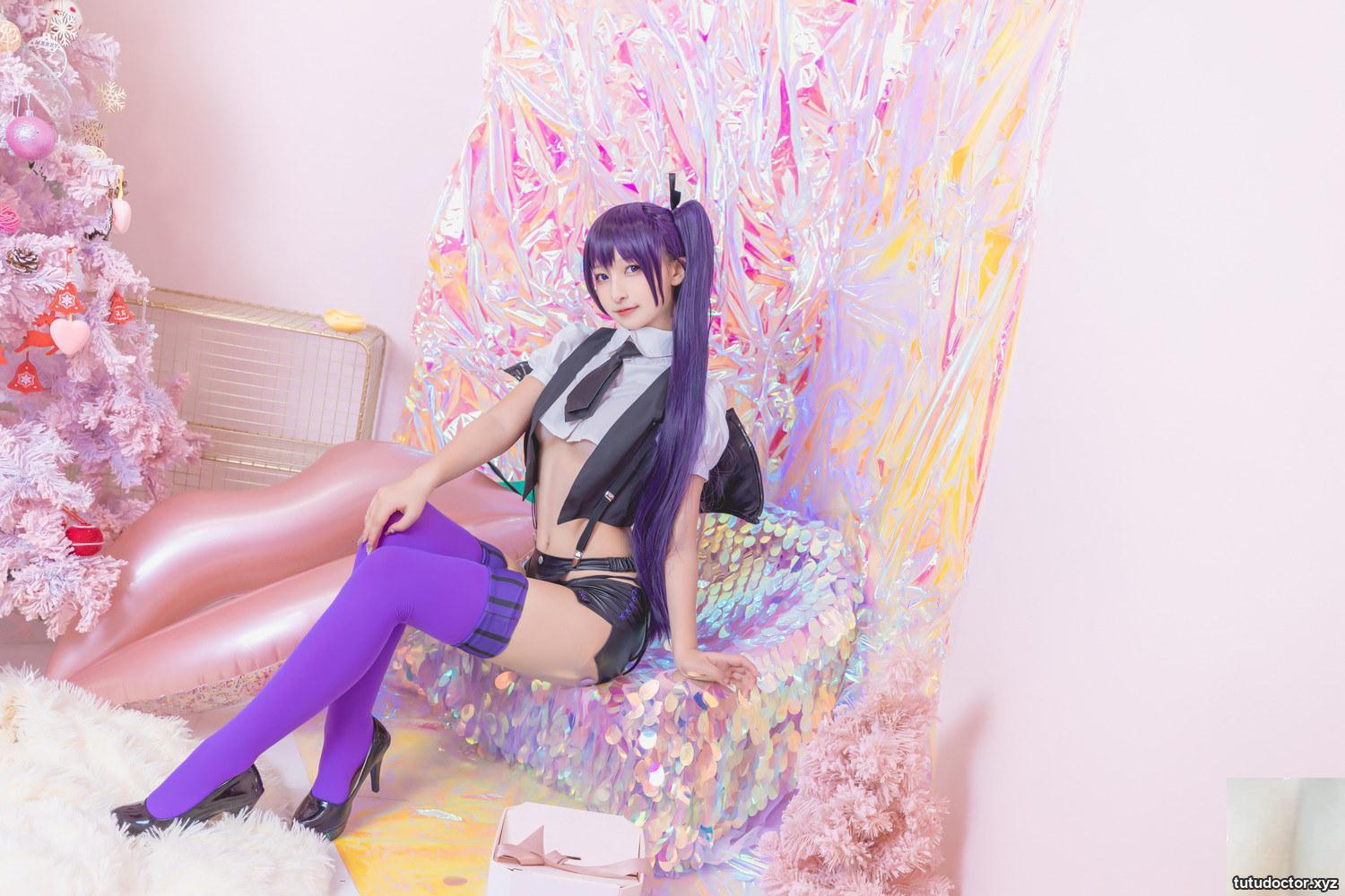 Kanamezaka Mafuyus Purple Succubus exposes her spicy waist to · photo 34 of 75