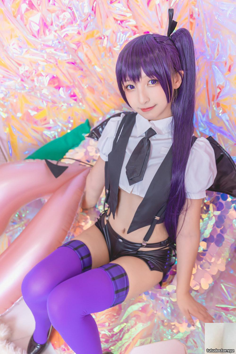 Kanamezaka Mafuyus Purple Succubus exposes her spicy waist to · photo 43 of 75