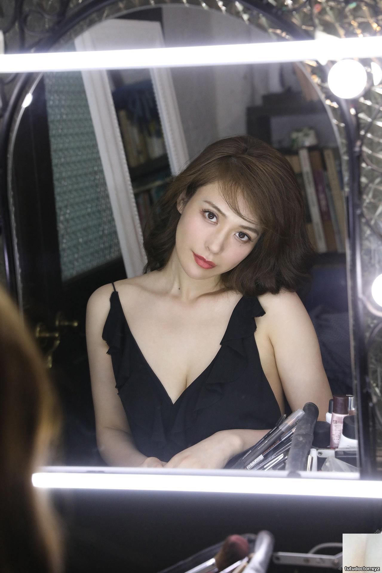 Chiei Hiratsuka Bush of Love Weekly Post Digital Photo · photo 72 of 76