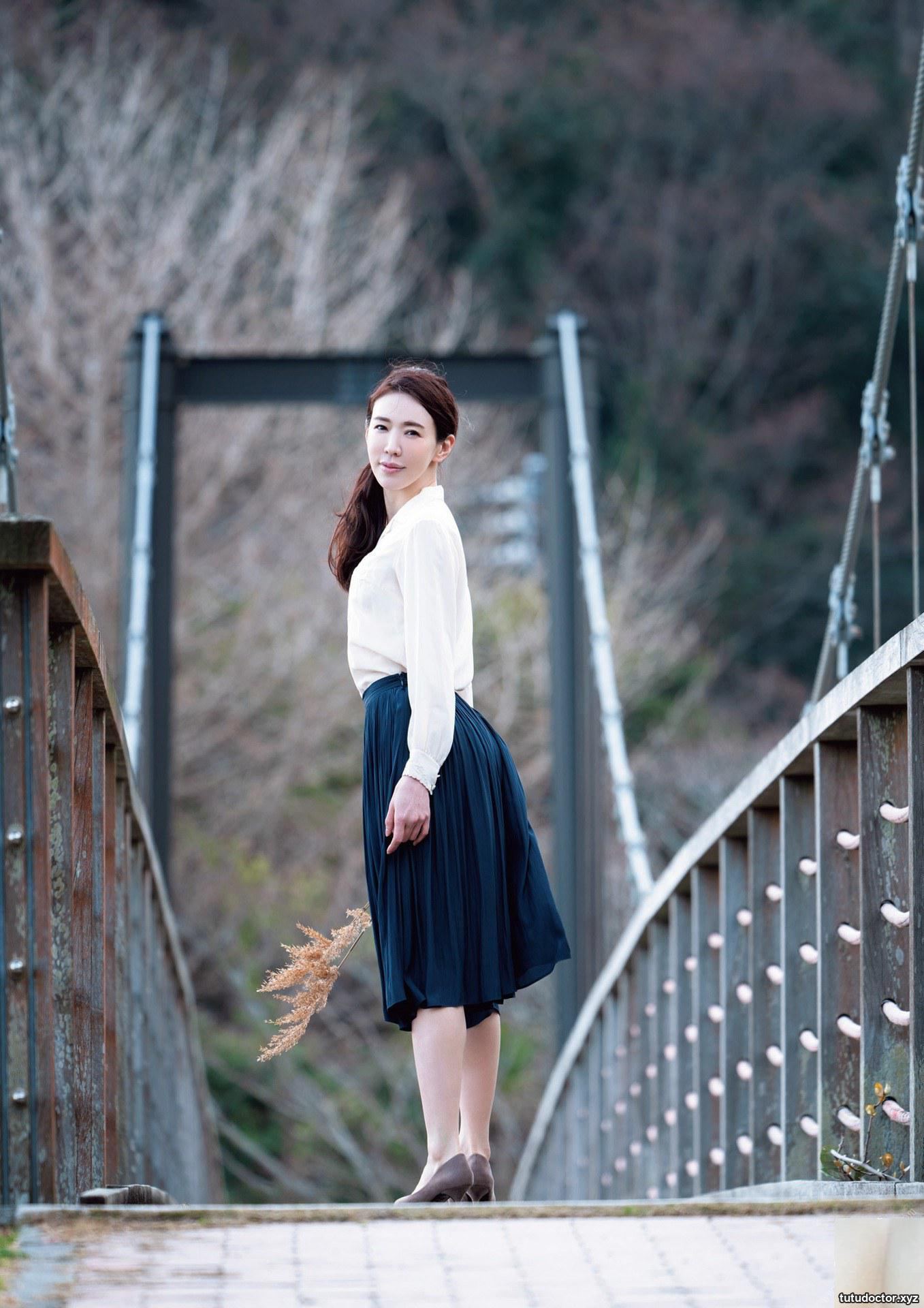 Kazuko Iwamoto photo collection Tawamure · photo 85 of 88
