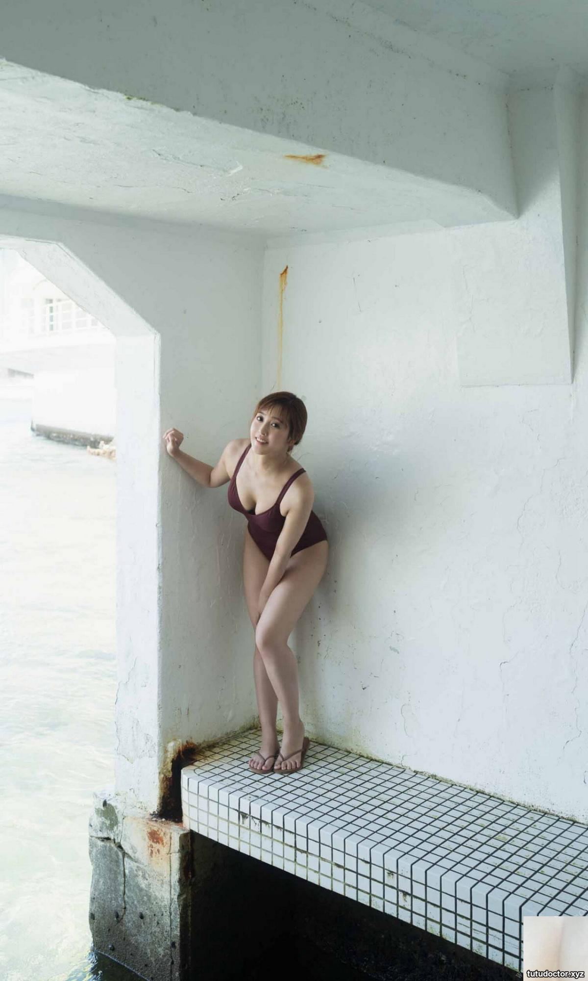 Hikaru Yamamoto photo collection Mysterious Eyes · photo 32 of 50