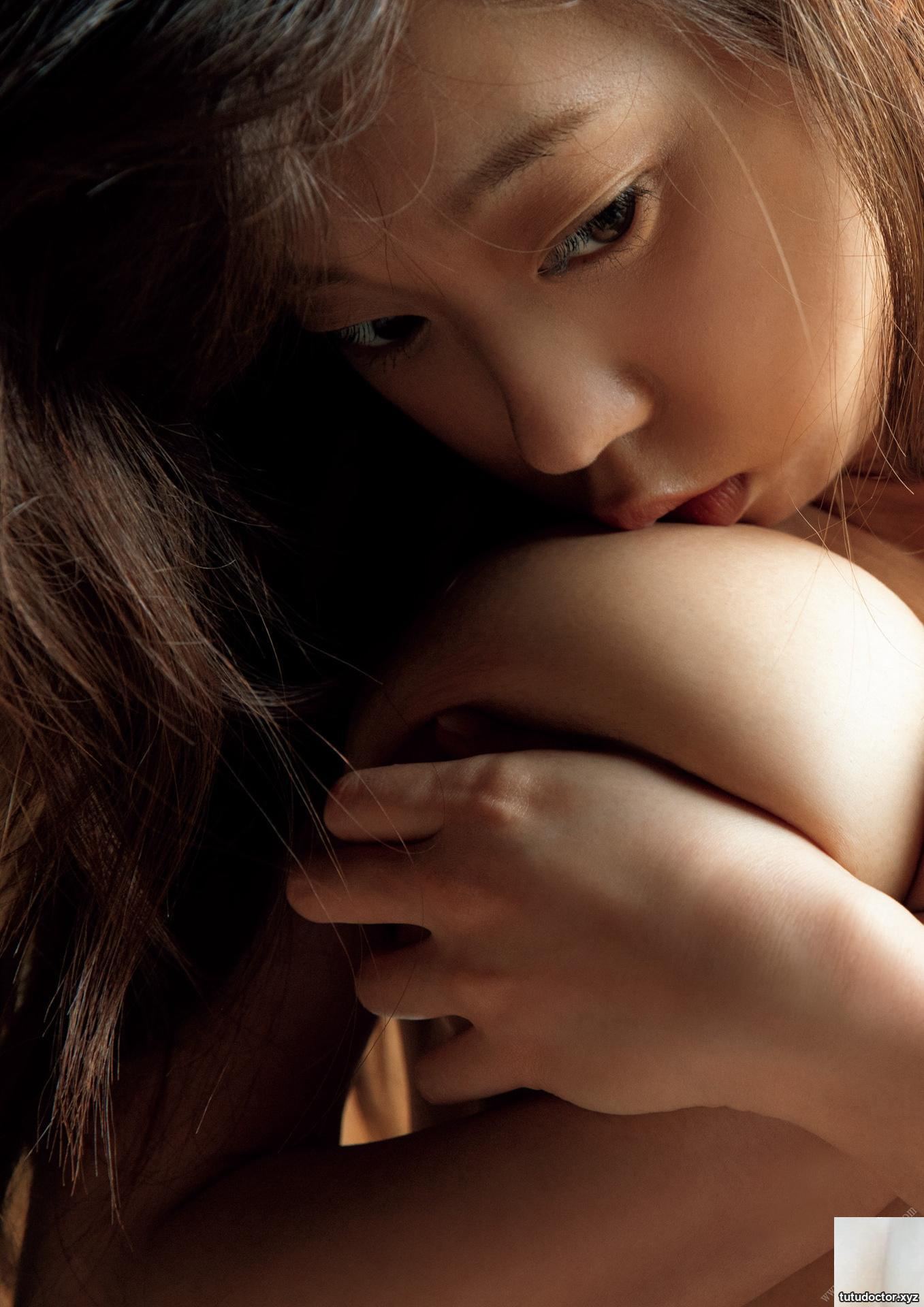 Hikaru Aoyama 1st Photobook – Enneko Enneko (92P) ( · photo 88 of 92