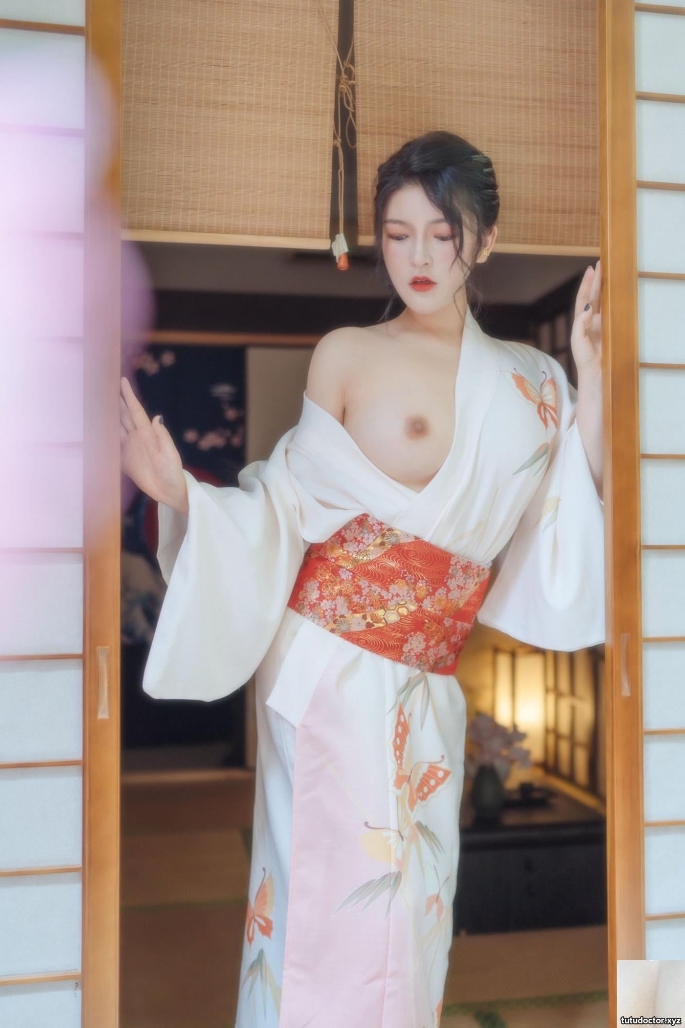 Internet beauty Eliza is a bit white · photo 19 of 70