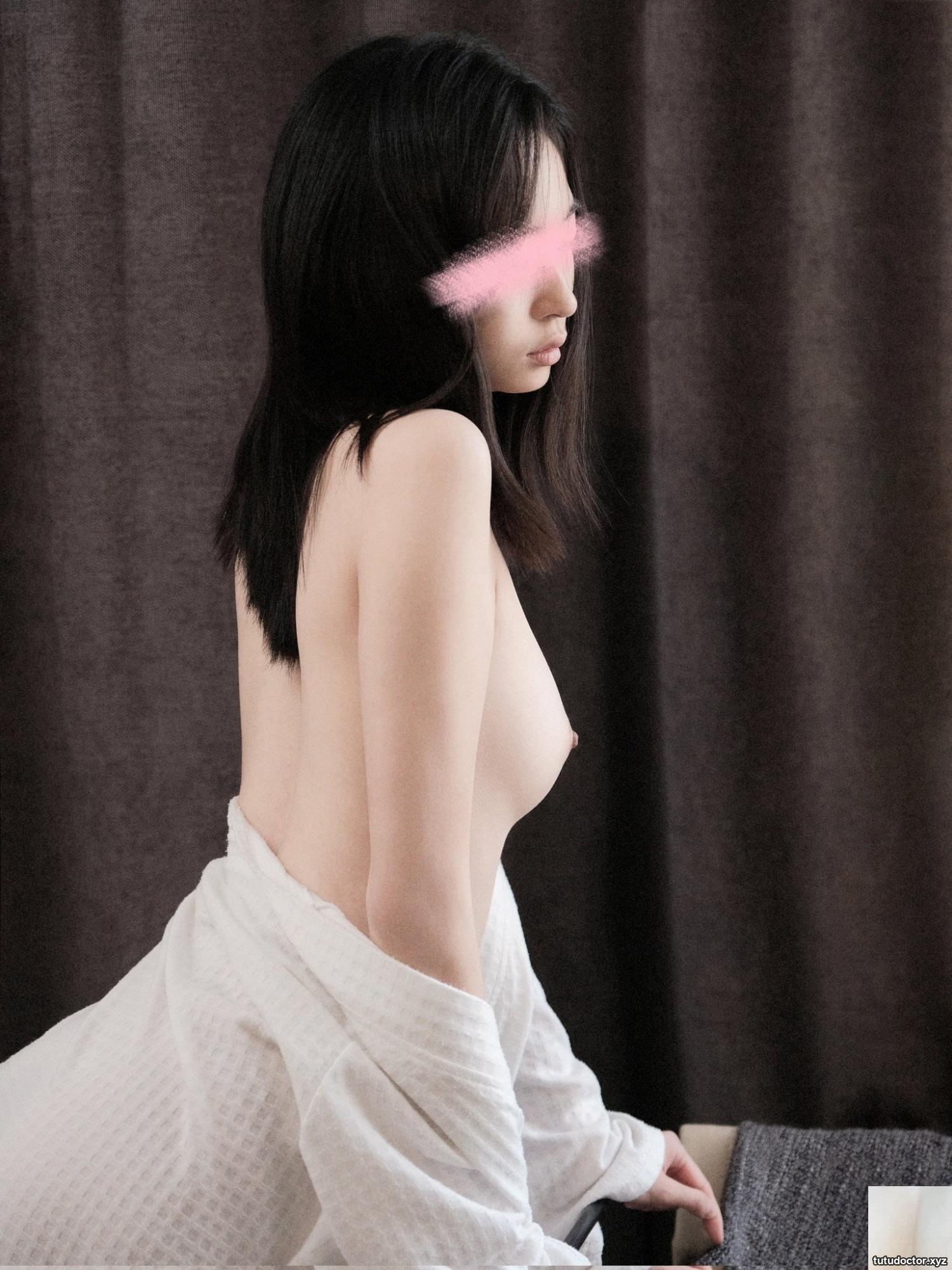 Timid Night Owl – an amateur model · photo 32 of 98