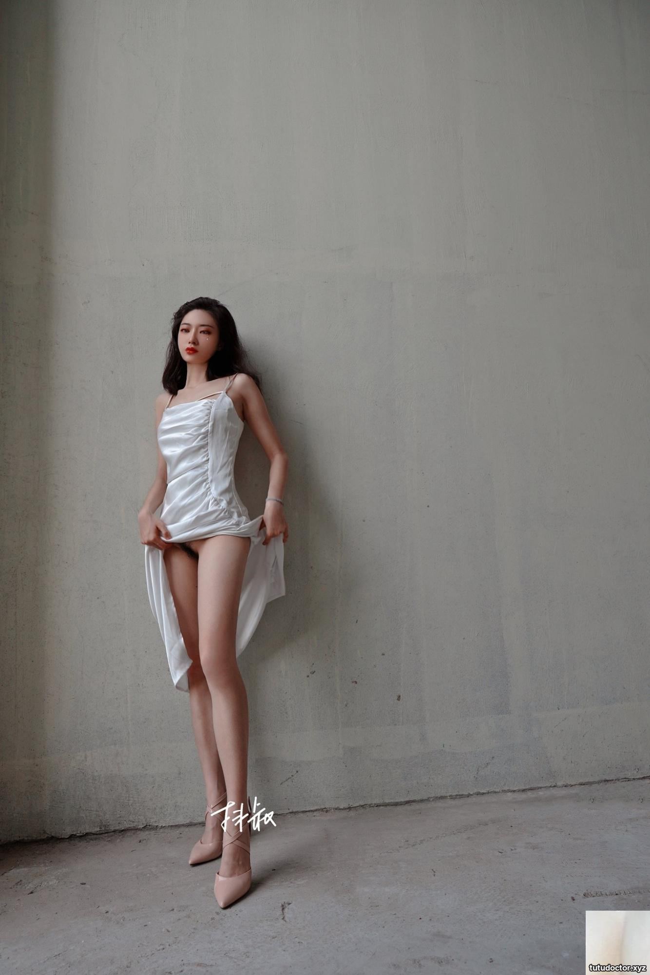Timid Night Owl – an amateur model · photo 87 of 98