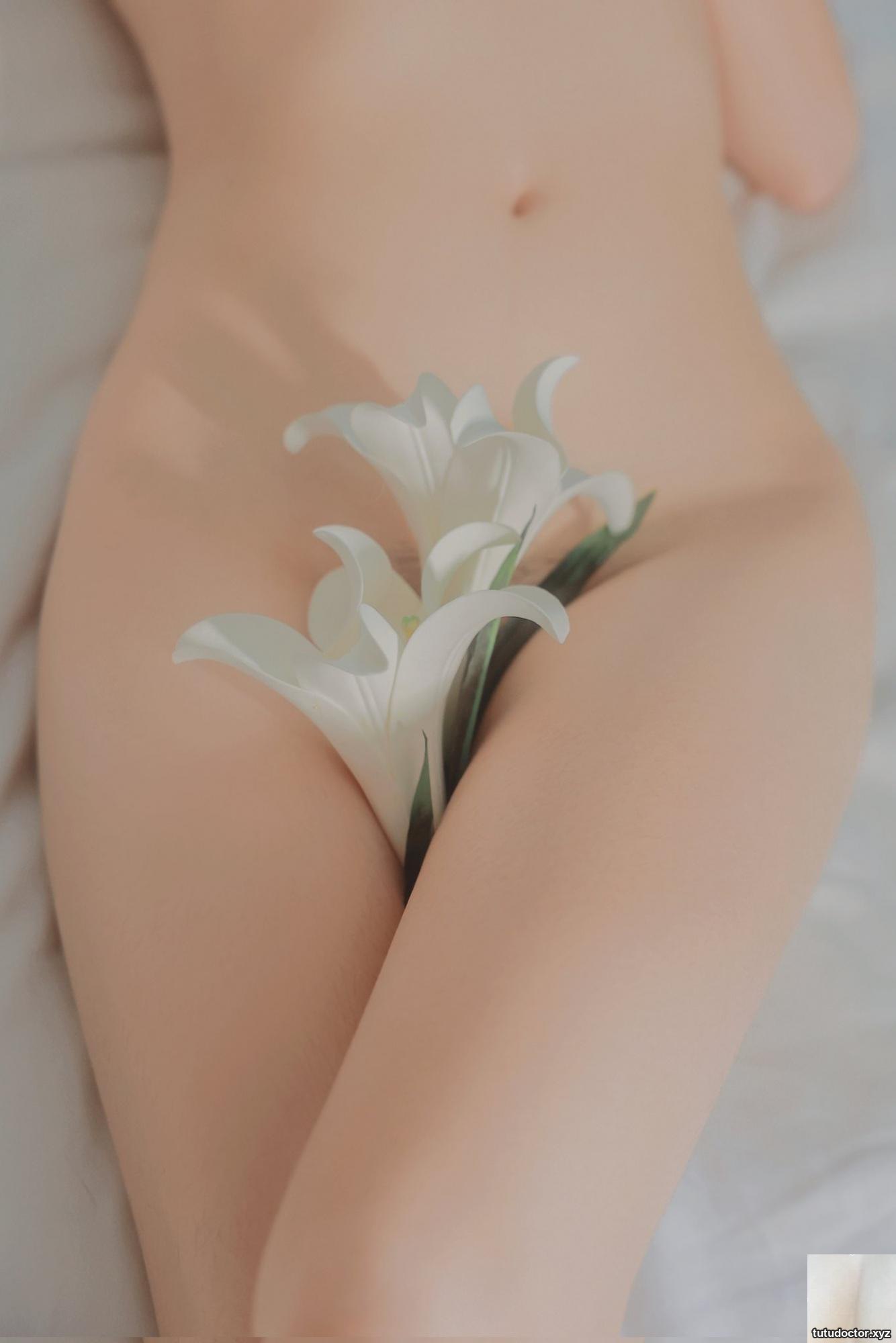 Timid Night Owl – an amateur model · photo 89 of 98