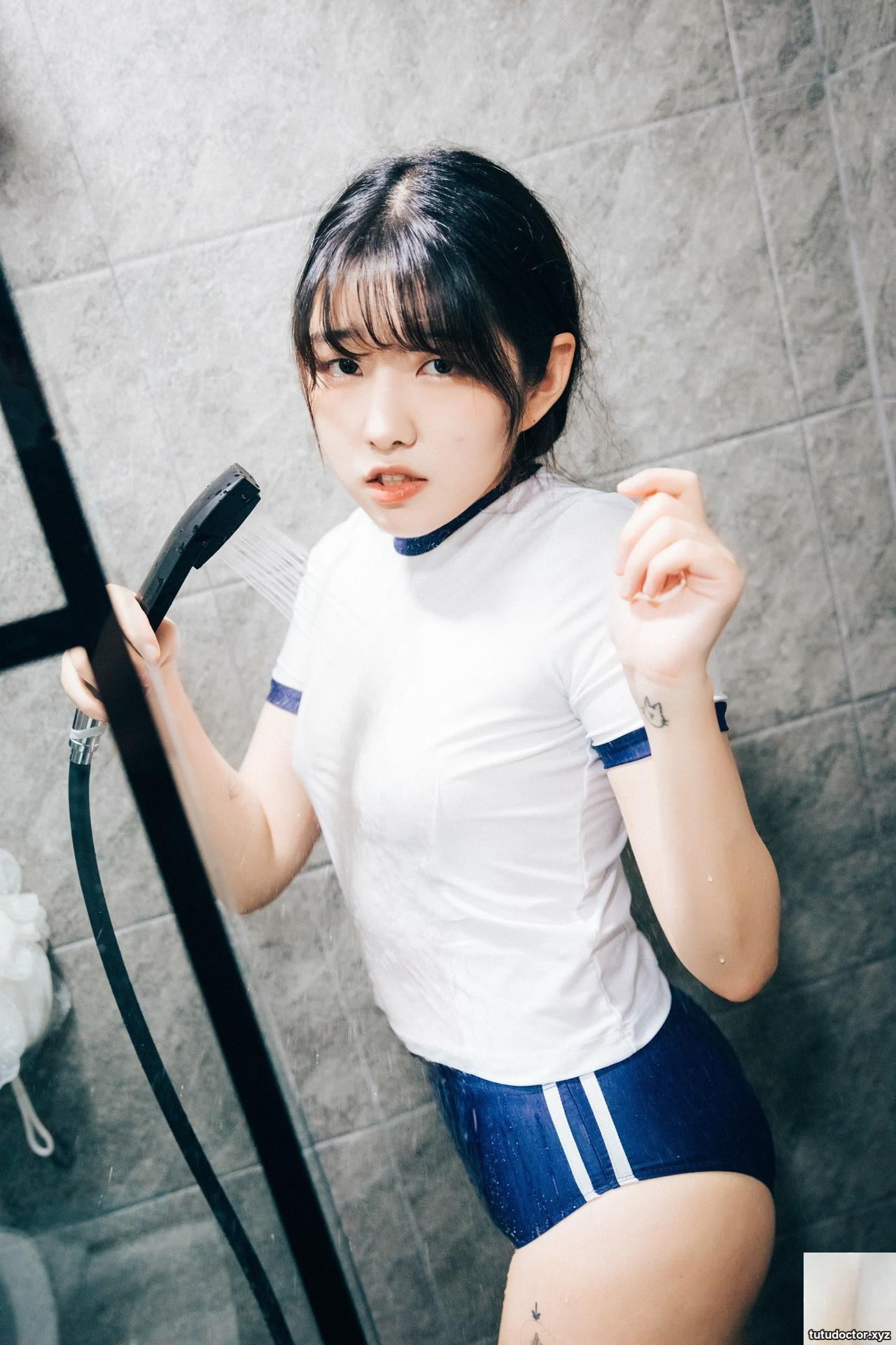 Korean beauty reveals her seductive butt… unbearably horny · photo 8 of 33