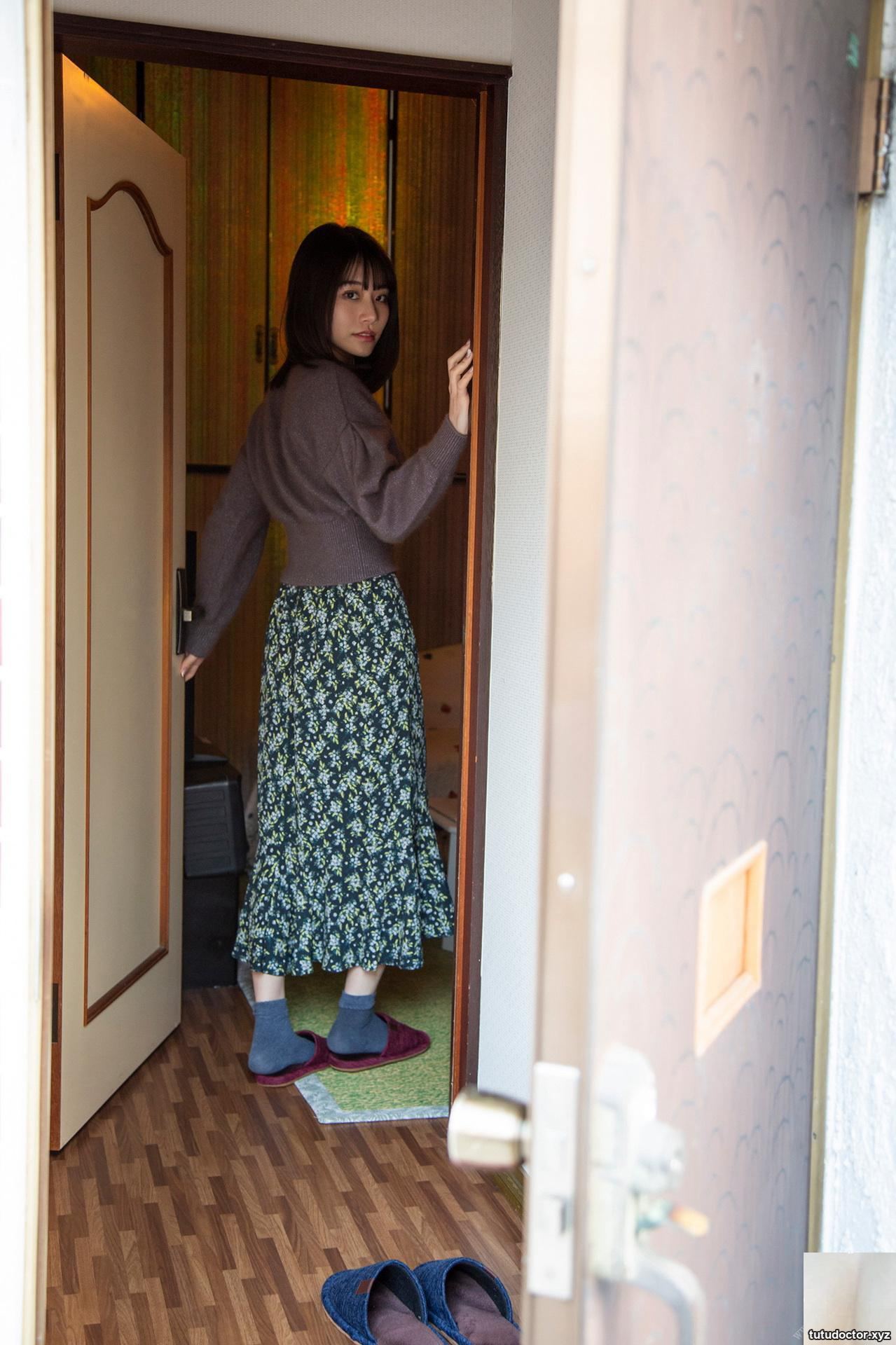 Ayaka Kawakita I wish you could hold me at a Showa retro love · photo 6 of 94