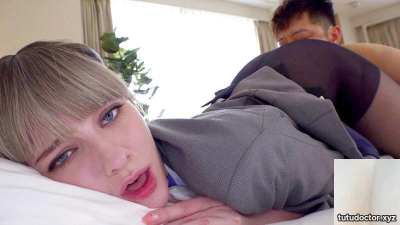 Melody? `Hina Marks Sex with the stewardess of her dreams · photo 6 of 19