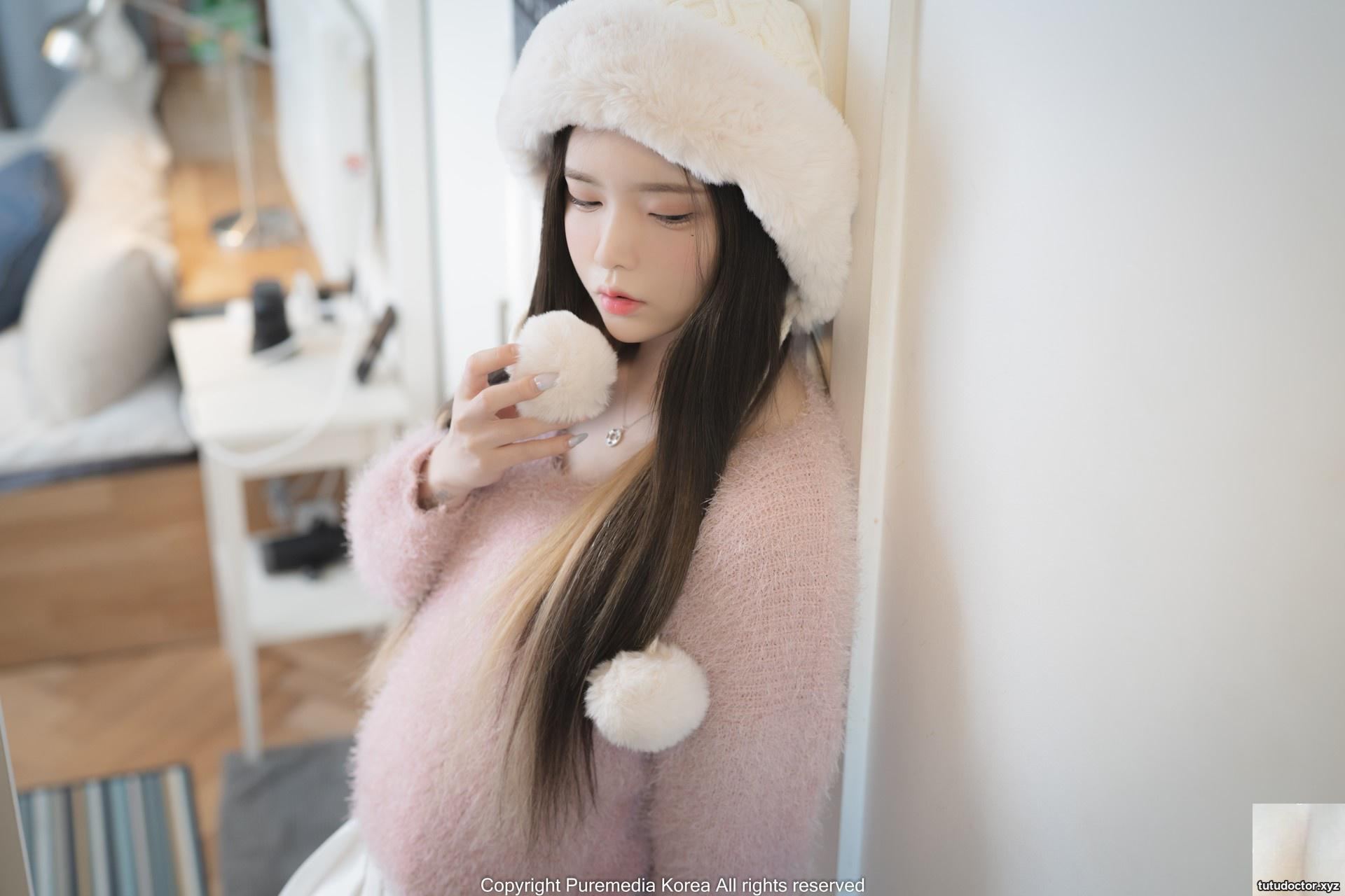 Korean pretty girl with big watery eyes + slender legs and a · photo 3 of 53