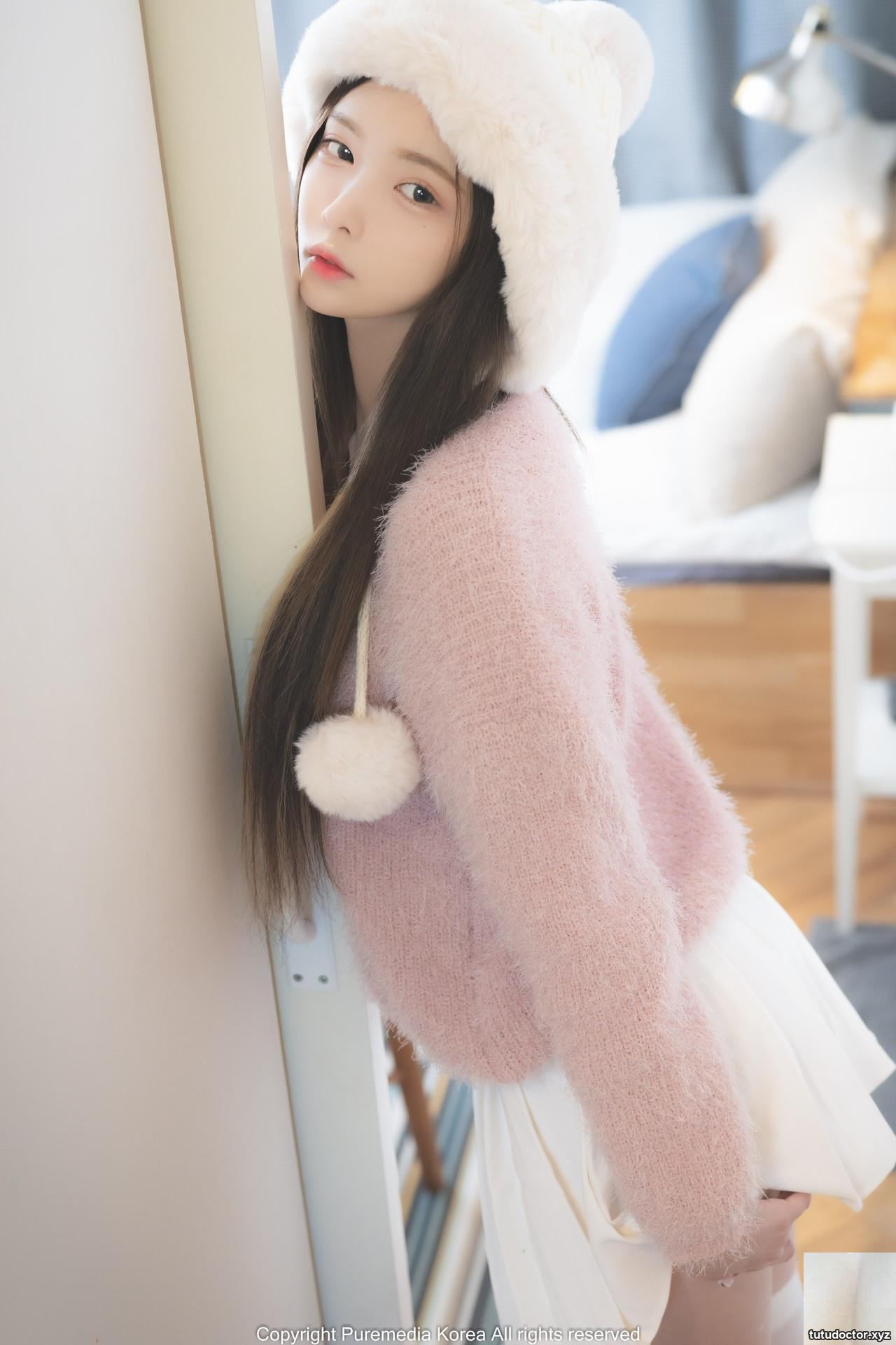 Korean pretty girl with big watery eyes + slender legs and a · photo 4 of 53