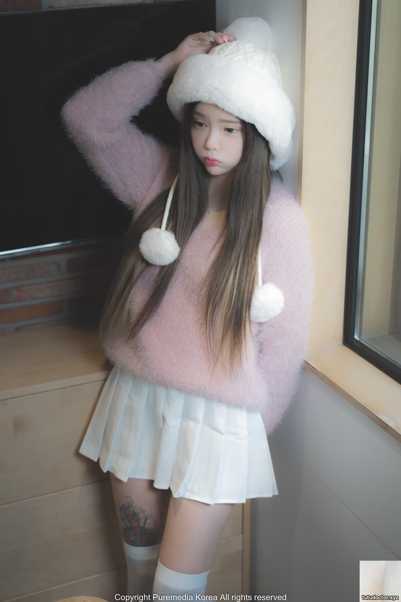 Korean pretty girl with big watery eyes + slender legs and a · photo 15 of 53