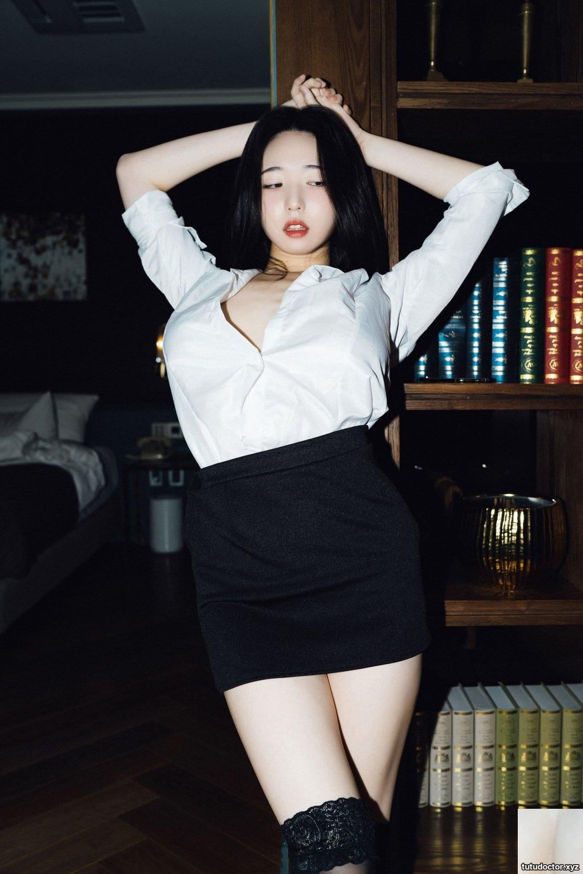 Yeon Woo-04 · photo 23 of 74
