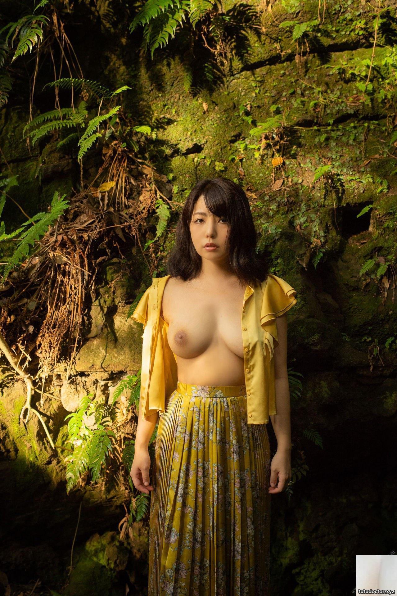 Reiko Nagaoka Hana Ika-youn- Weekly Modern Photo Album · photo 58 of 70