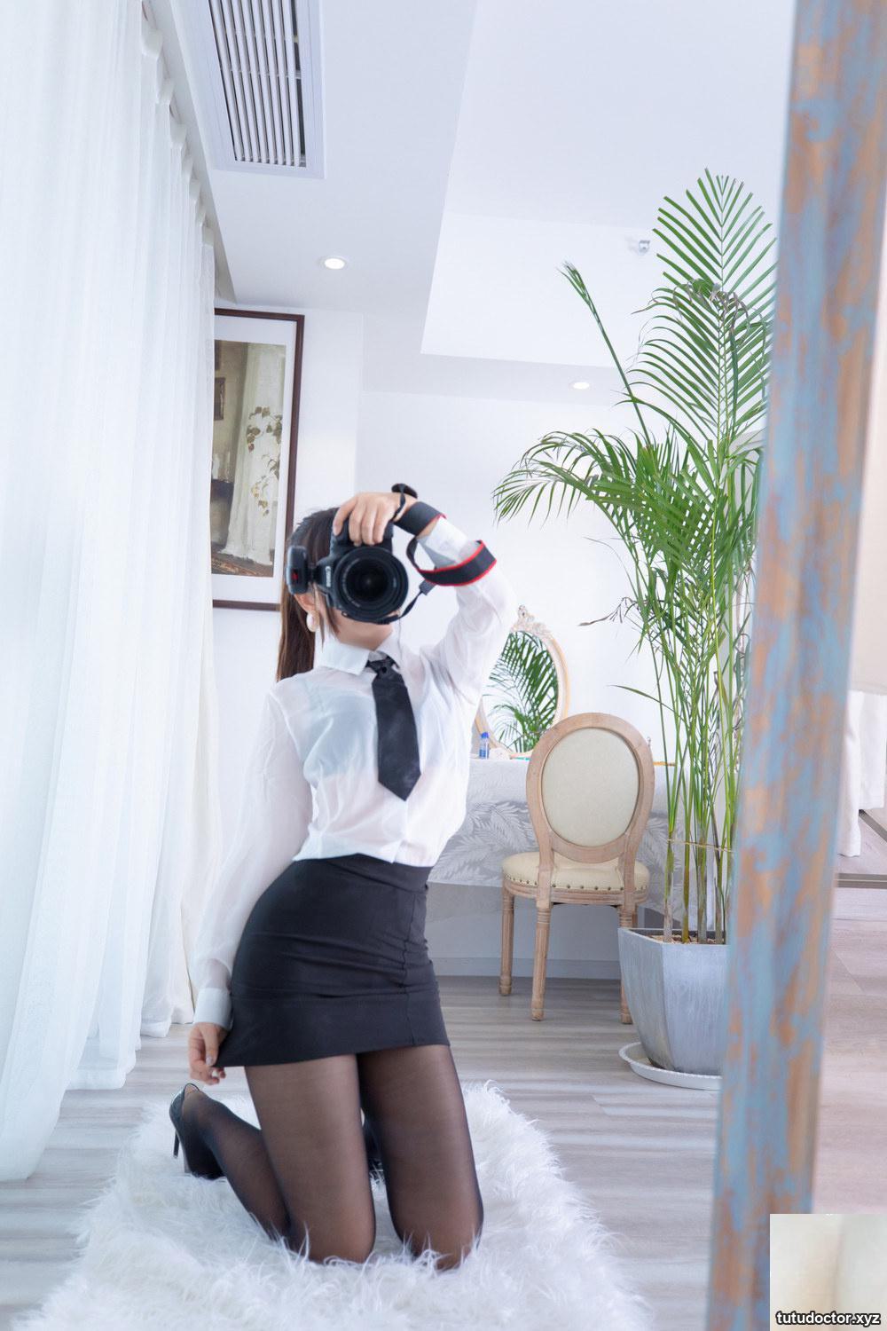 The full-length black stockings of Kamikazaka Mafuyus OL Sister · photo 70 of 76