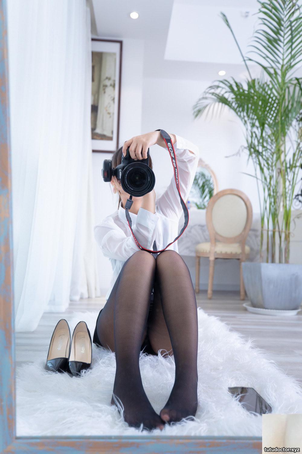 The full-length black stockings of Kamikazaka Mafuyus OL Sister · photo 71 of 76