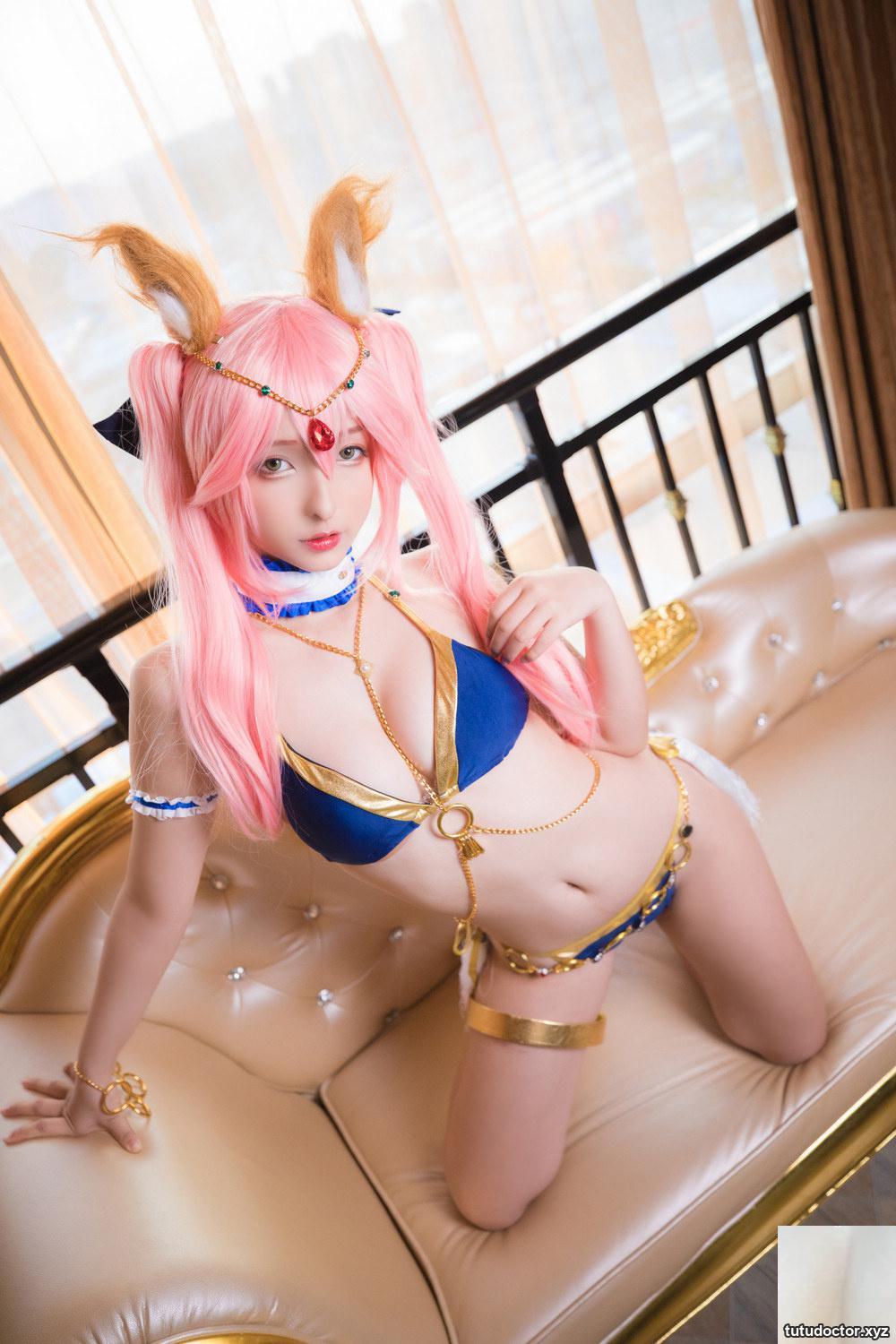 Kanamezaka Mafuyus FGO-Tamamozen 4 lying flat on the sofa is so · photo 14 of 56