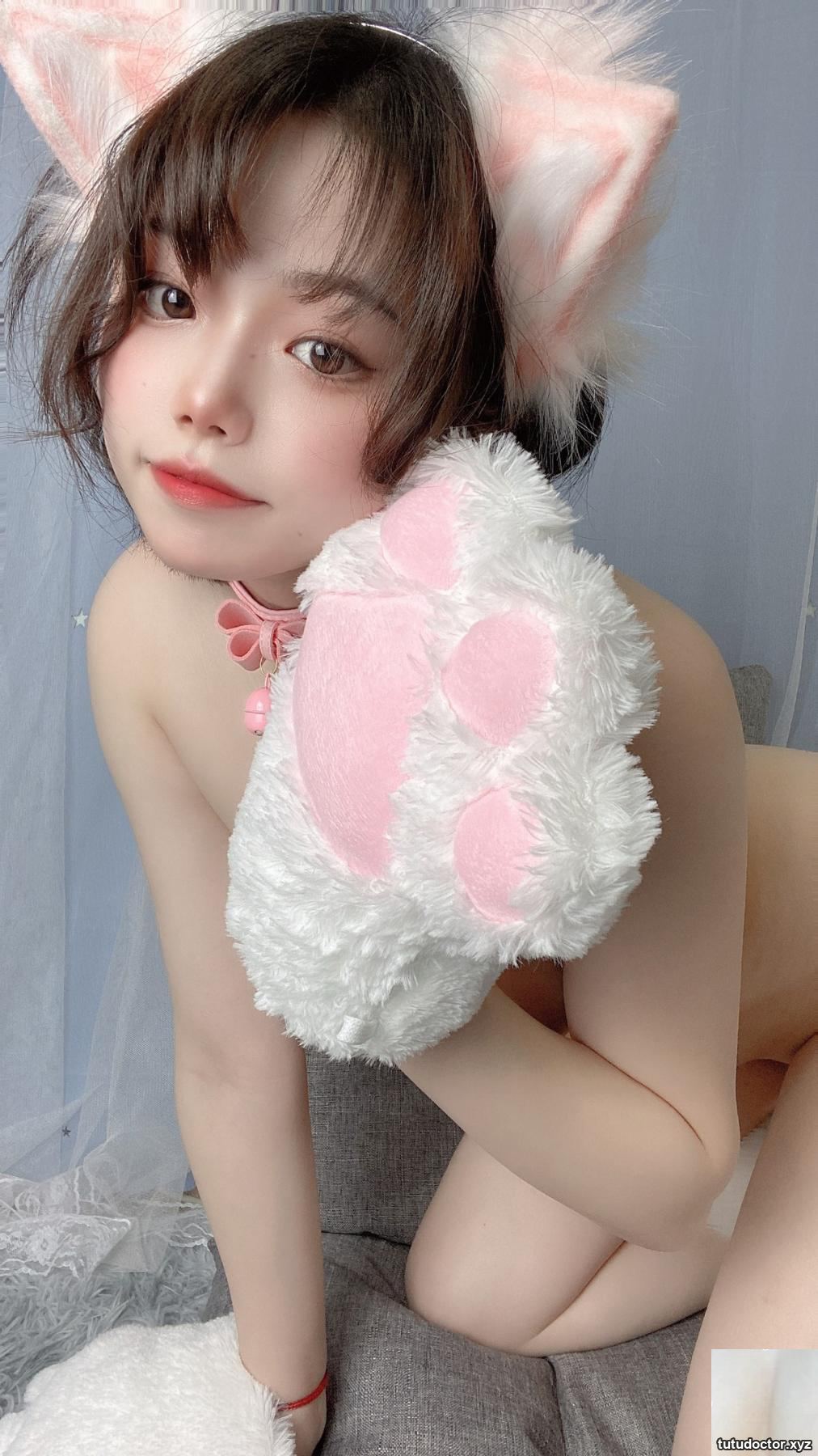 I want to keep one! The white and tender big-breasted cat girl · photo 53 of 58