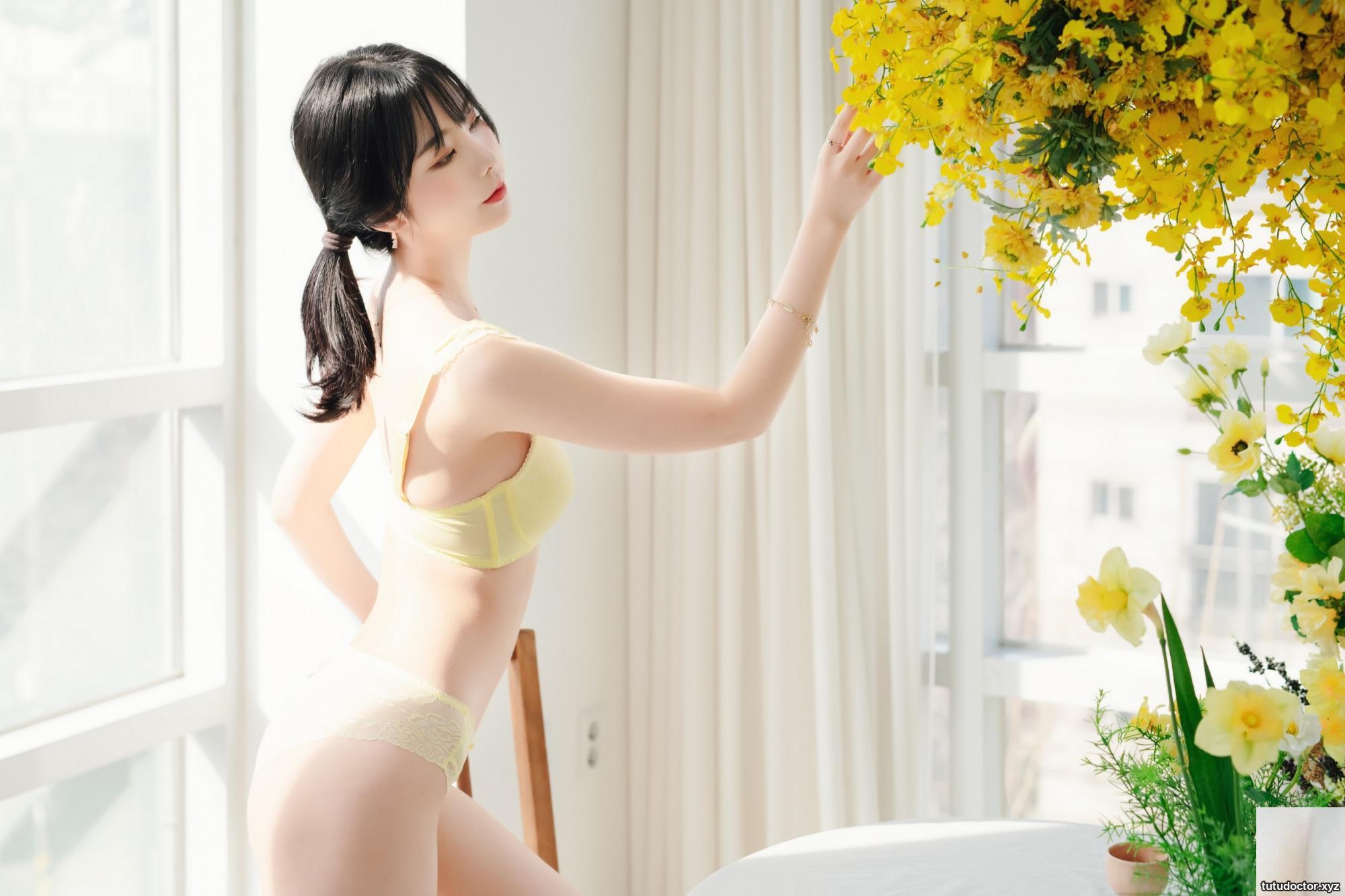 Yunas Fun Outfits 2 The devilish curves that cant be covered · photo 22 of 46