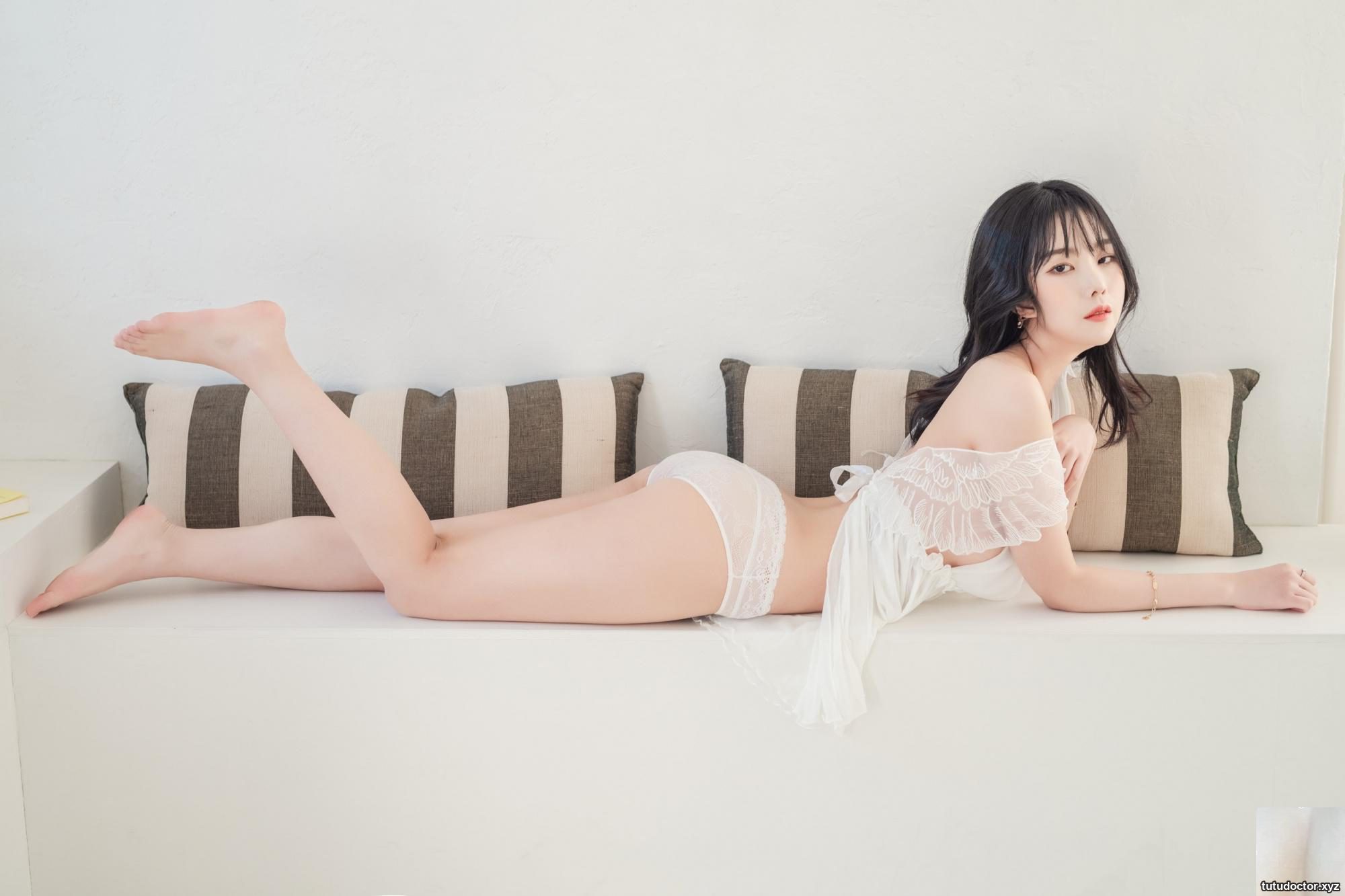 Yunas Fun Outfits 2 The devilish curves that cant be covered · photo 33 of 46