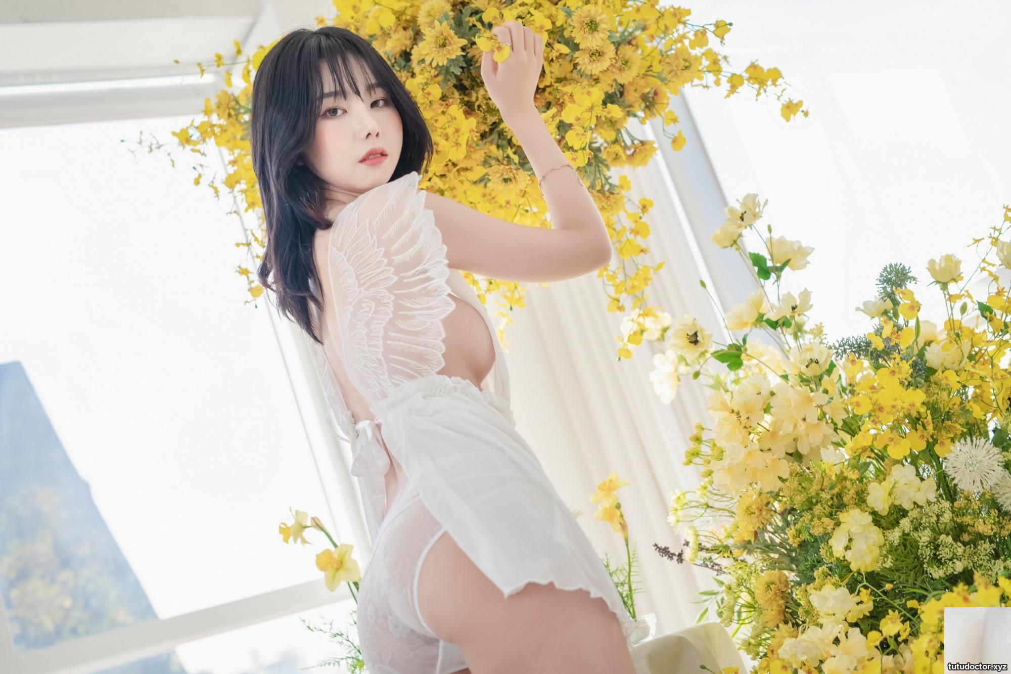 Yunas Fun Outfits 2 The devilish curves that cant be covered · photo 43 of 46