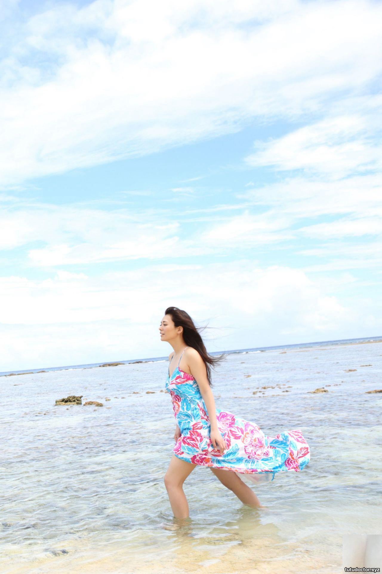 Chiei Hiratsuka’s first photo collection “Birth” (89P)