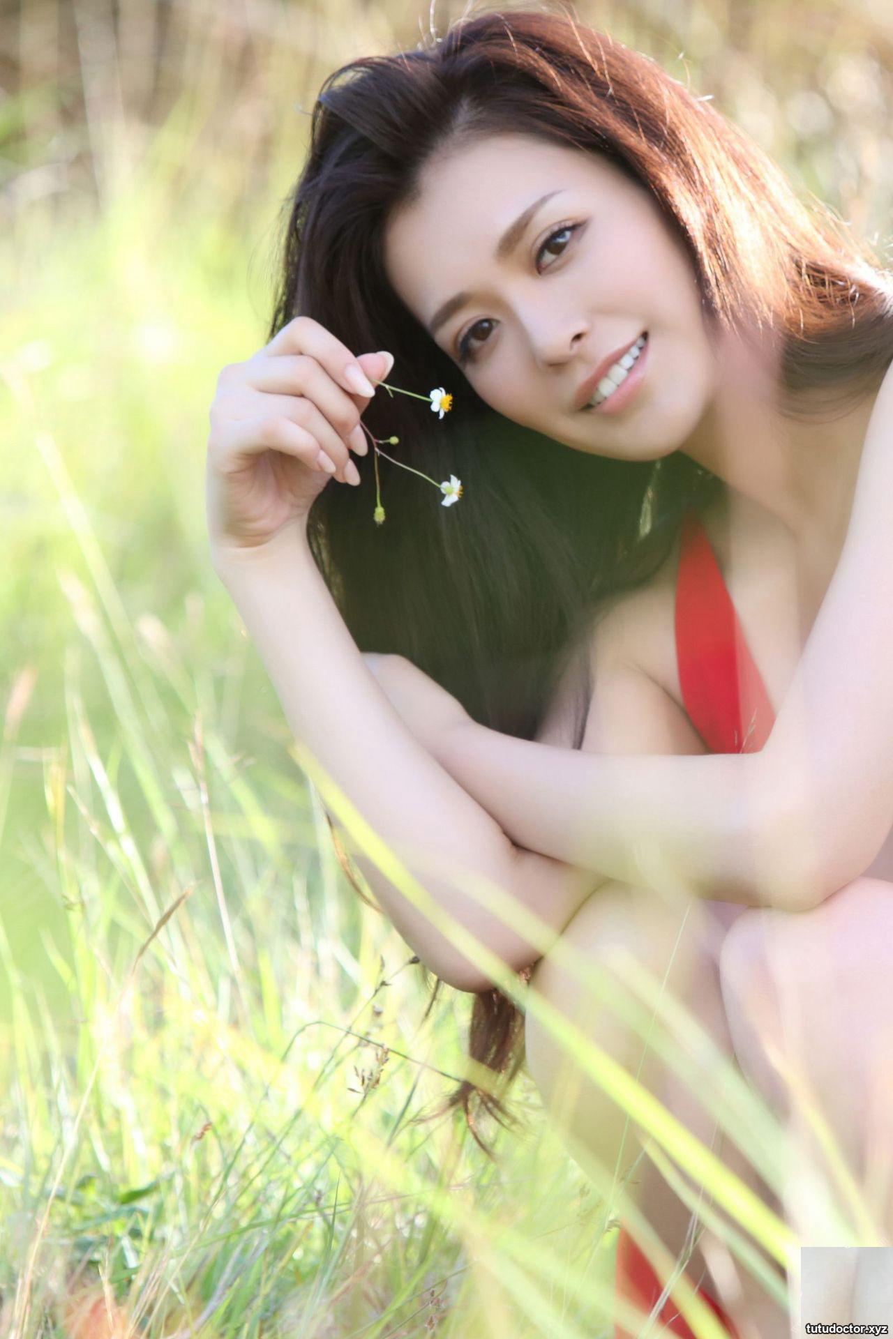 Chiei Hiratsukas first photo collection Birth · photo 26 of 88