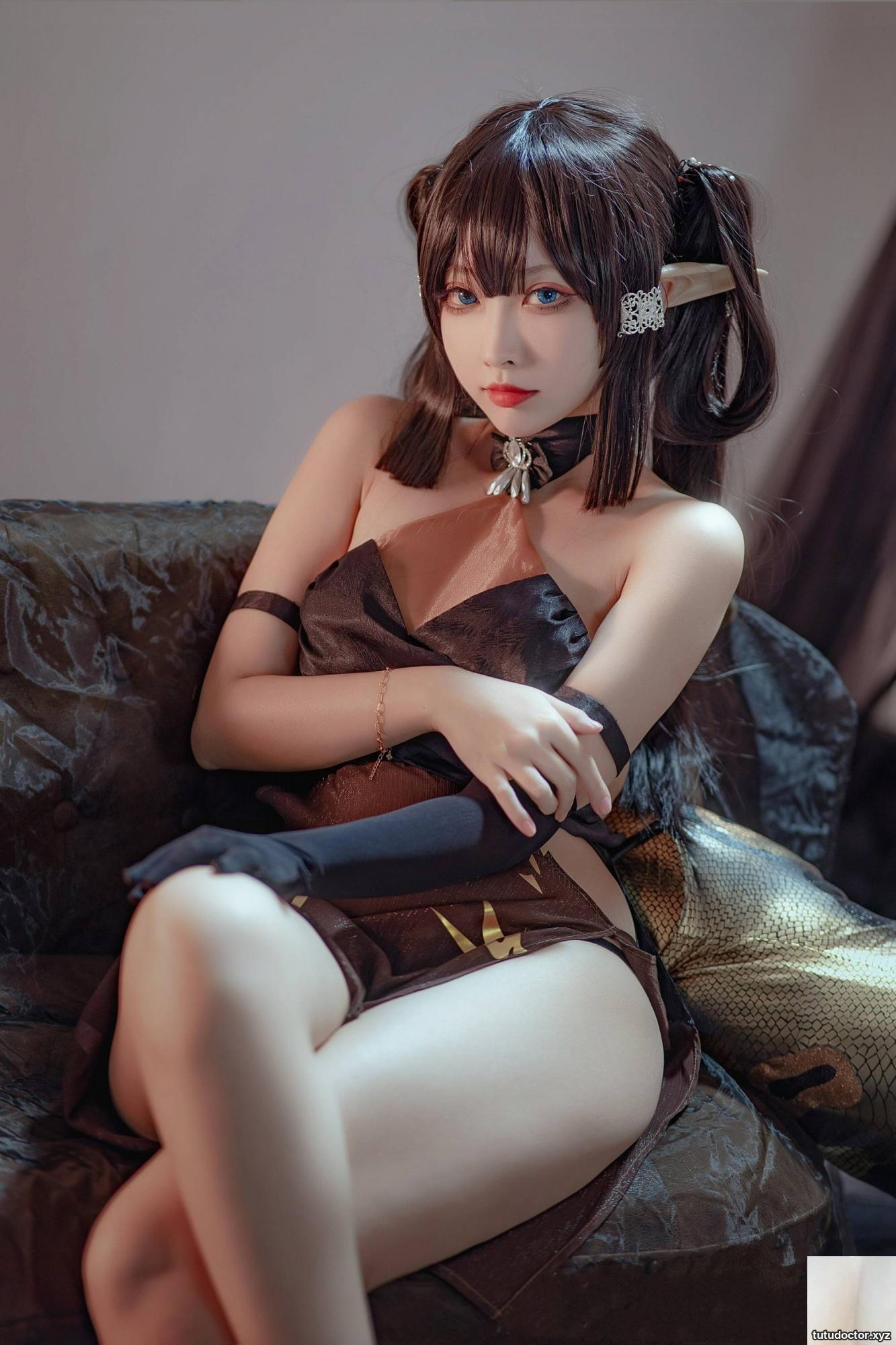 Welfare girl Sakura Miyamotos Anaconda Fan VIP exclusive · photo 22 of 26