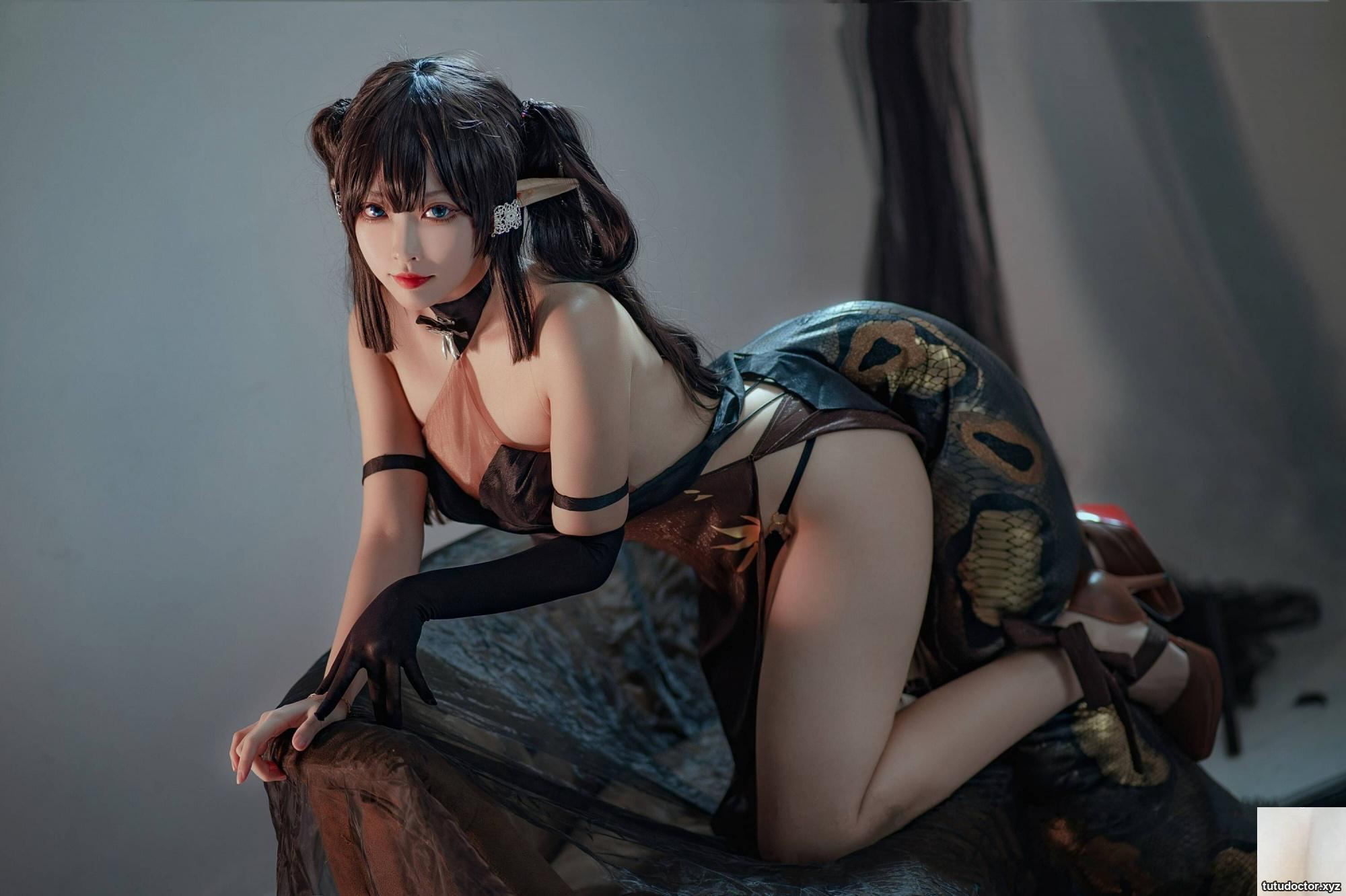 Welfare girl Sakura Miyamotos Anaconda Fan VIP exclusive · photo 26 of 26