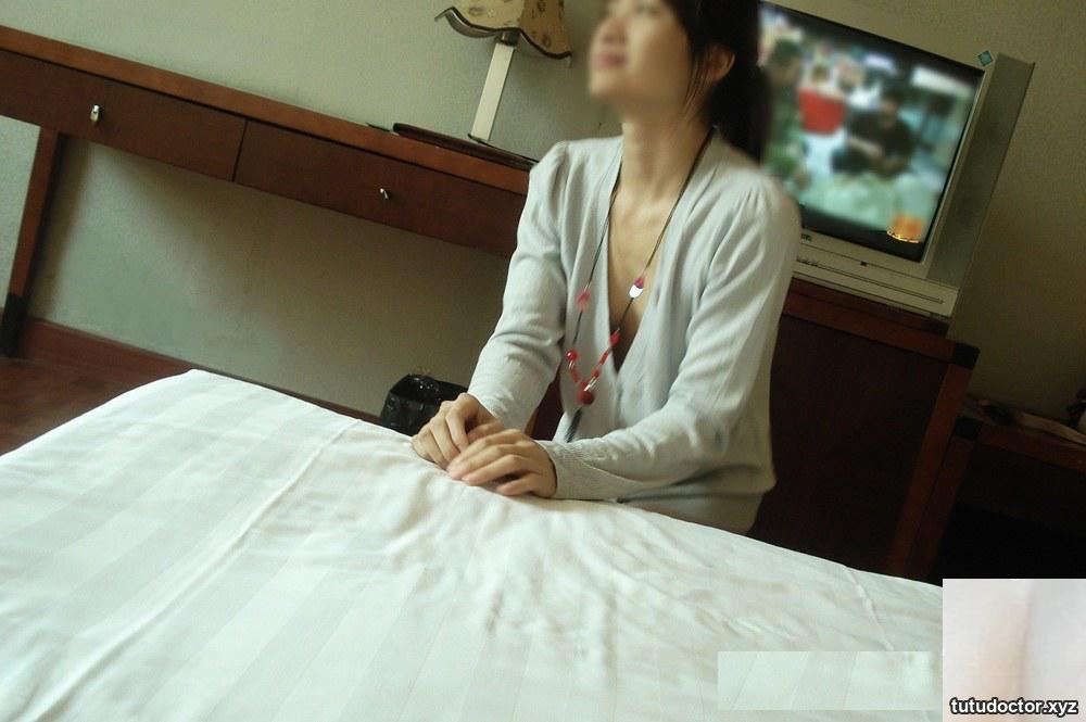 A very nice little woman with a slender figure, fair skin, and attractive breasts (23P)