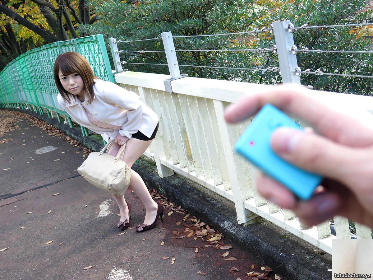 Girlfriend is traveling with a vibrator · photo 30 of 83