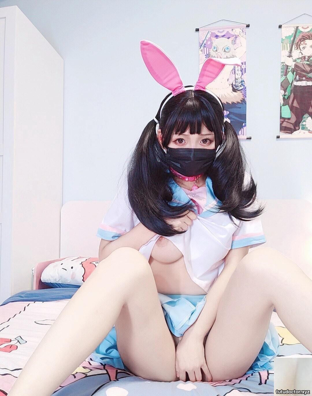 School girls love to take selfies · photo 18 of 26