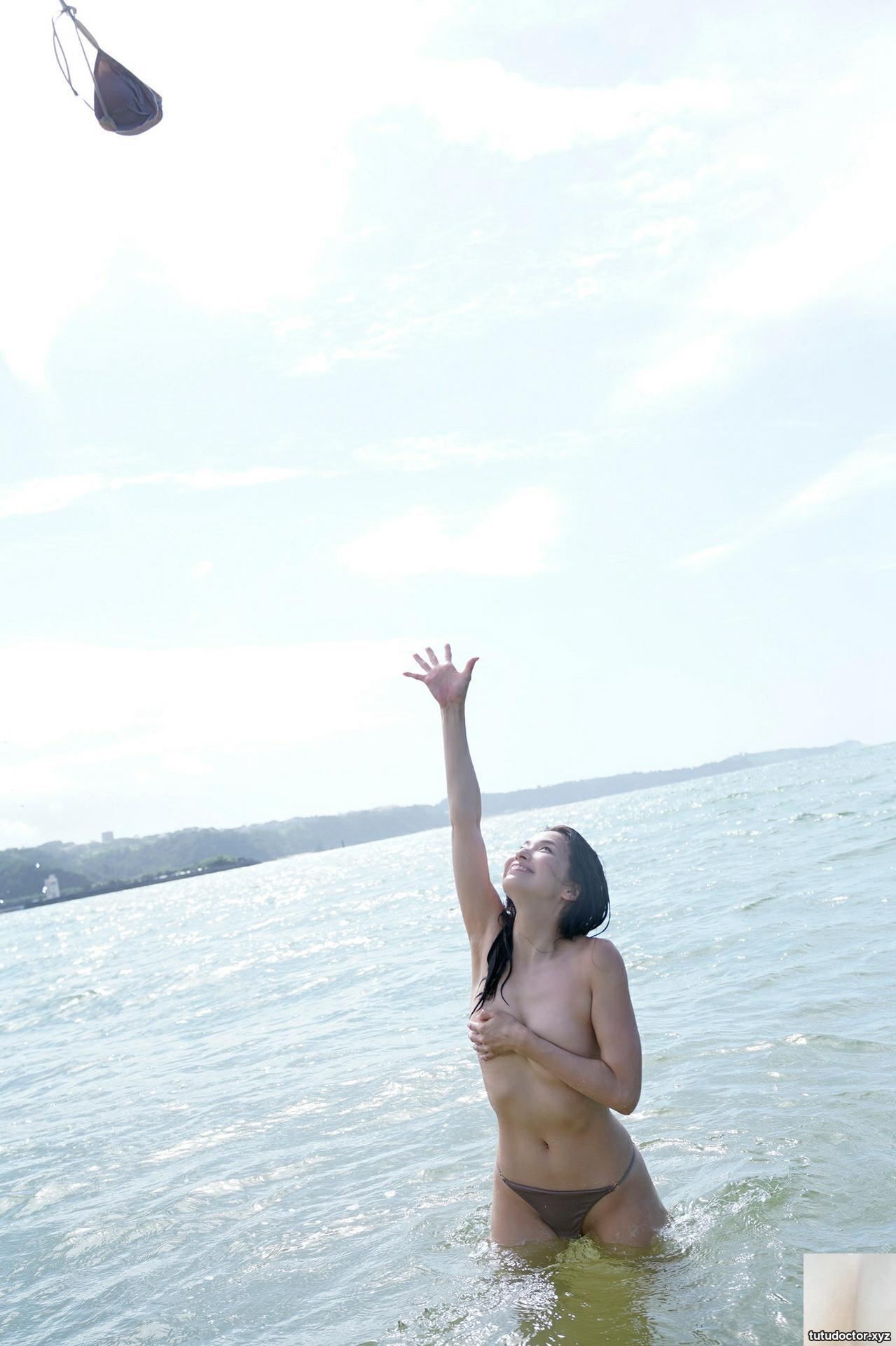 Yumi Asahina – Ryukyu pleasure Ryukyu pleasure · photo 40 of 86