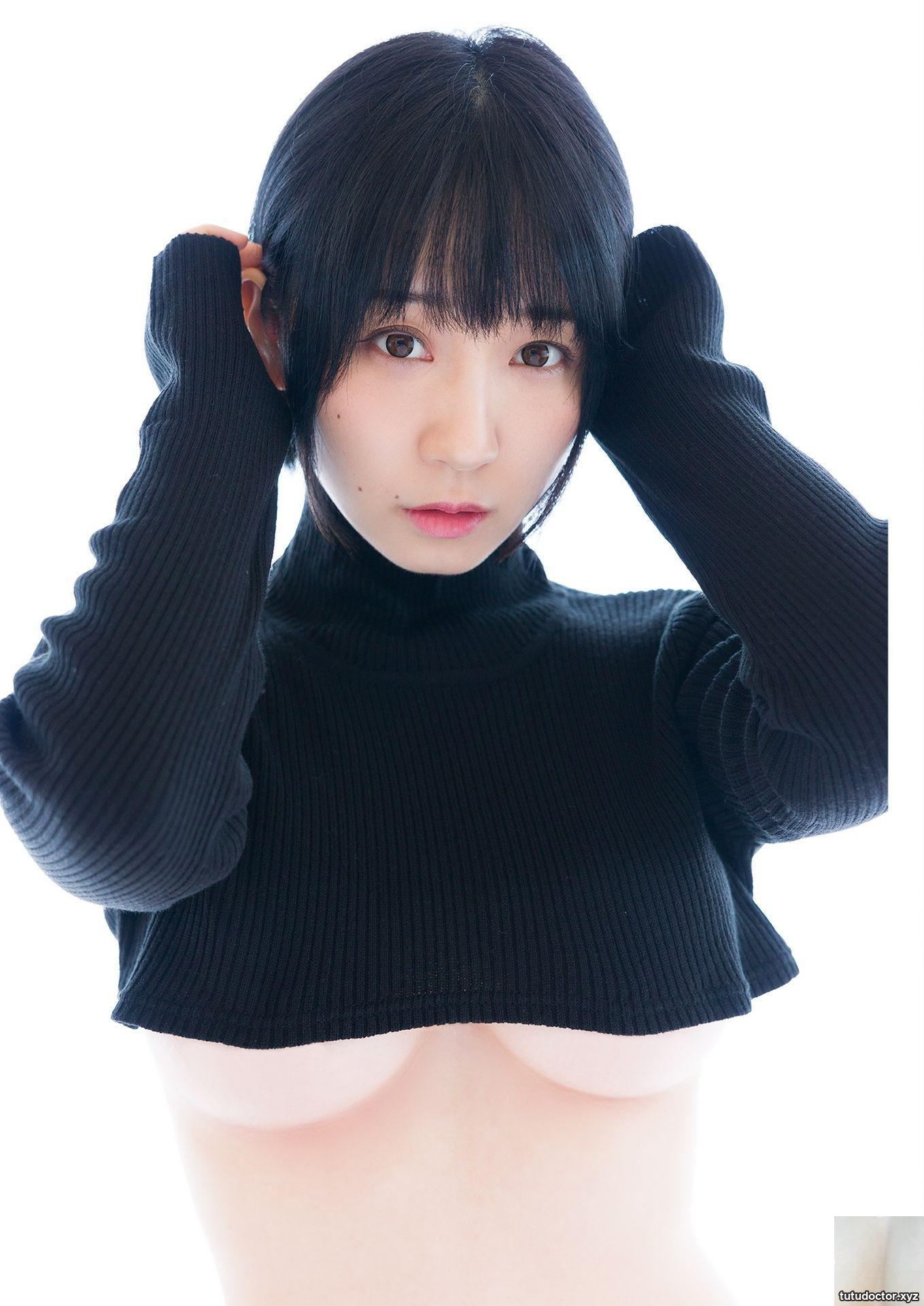 Popular Cosers towering twin peaks are about to come out · photo 2 of 25
