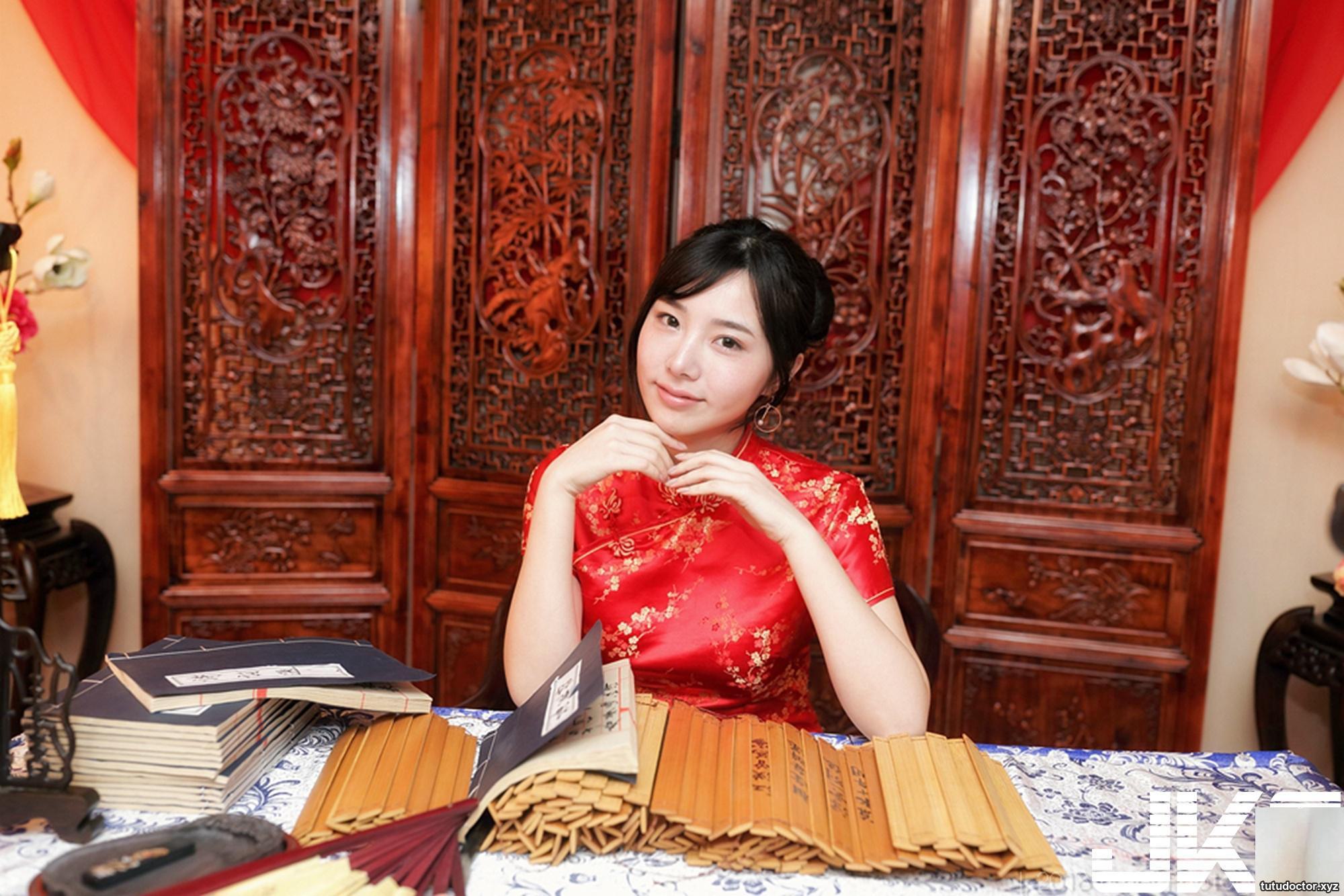 Taiwanese beauty Zora congratulates on the New Year fashion · photo 30 of 72