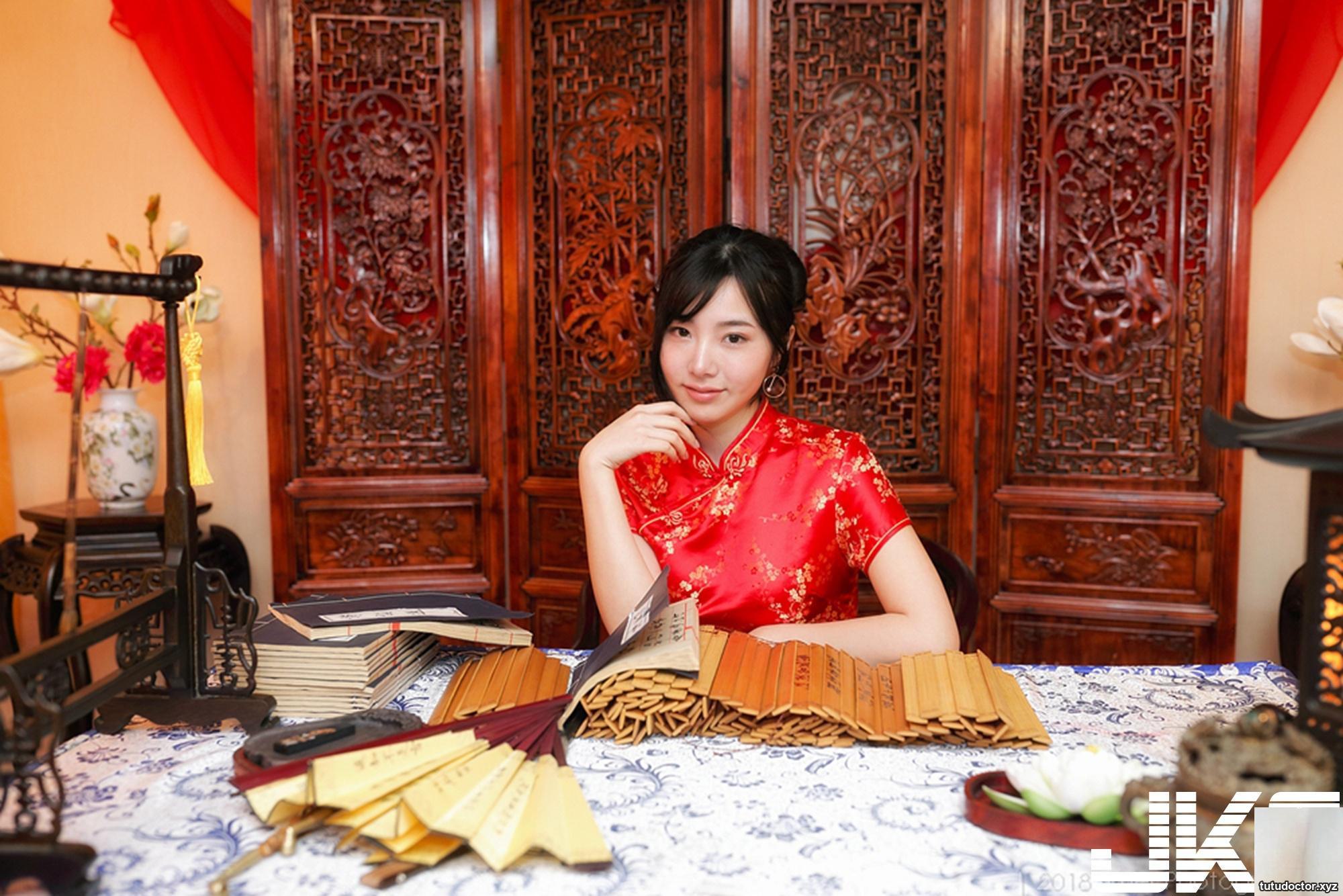 Taiwanese beauty Zora congratulates on the New Year fashion · photo 31 of 72
