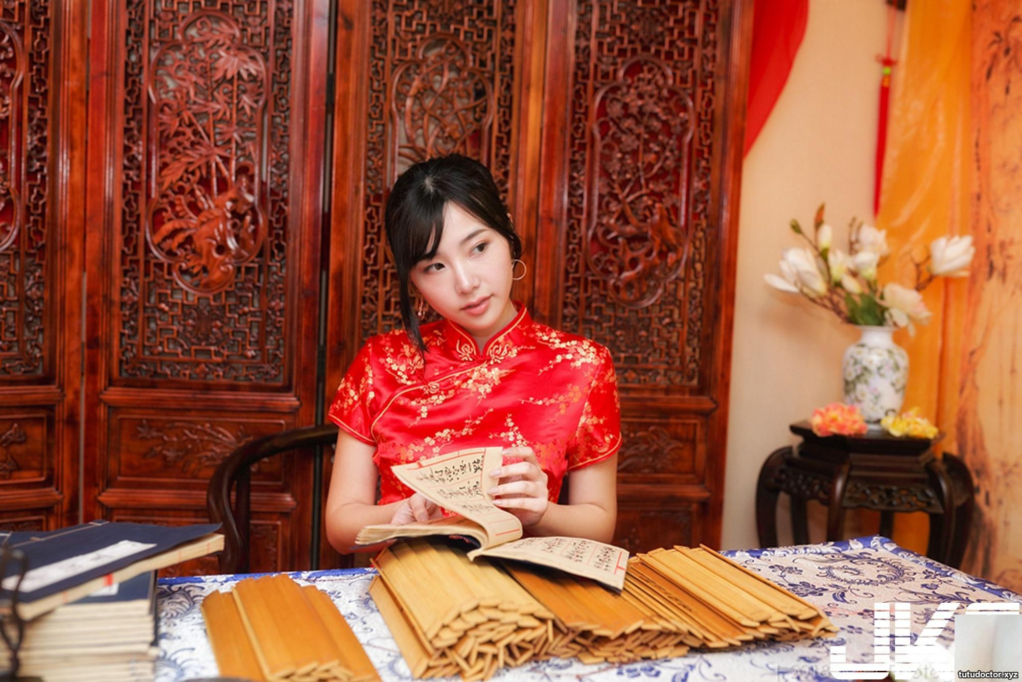 Taiwanese beauty Zora congratulates on the New Year fashion · photo 34 of 72