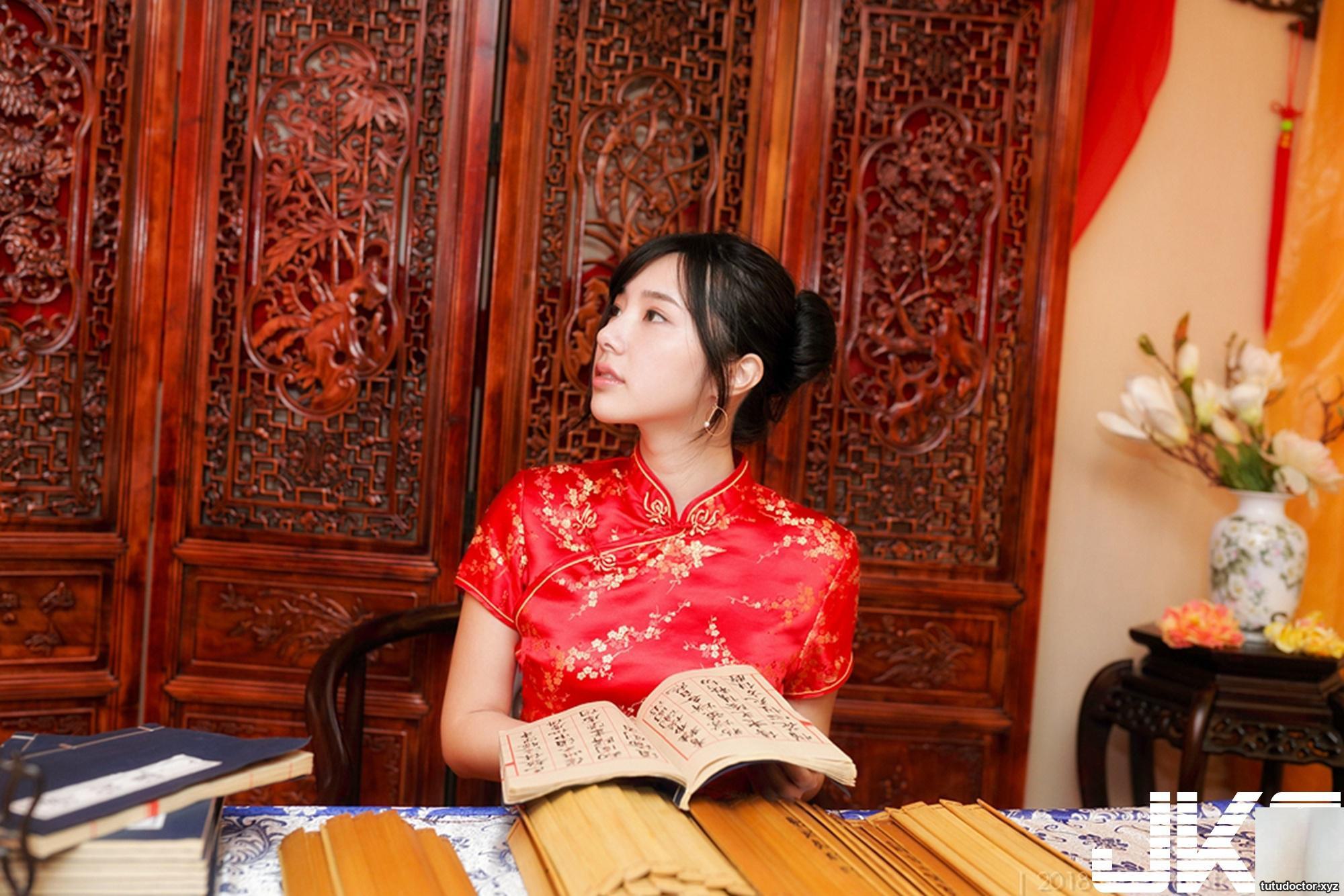 Taiwanese beauty Zora congratulates on the New Year fashion · photo 35 of 72