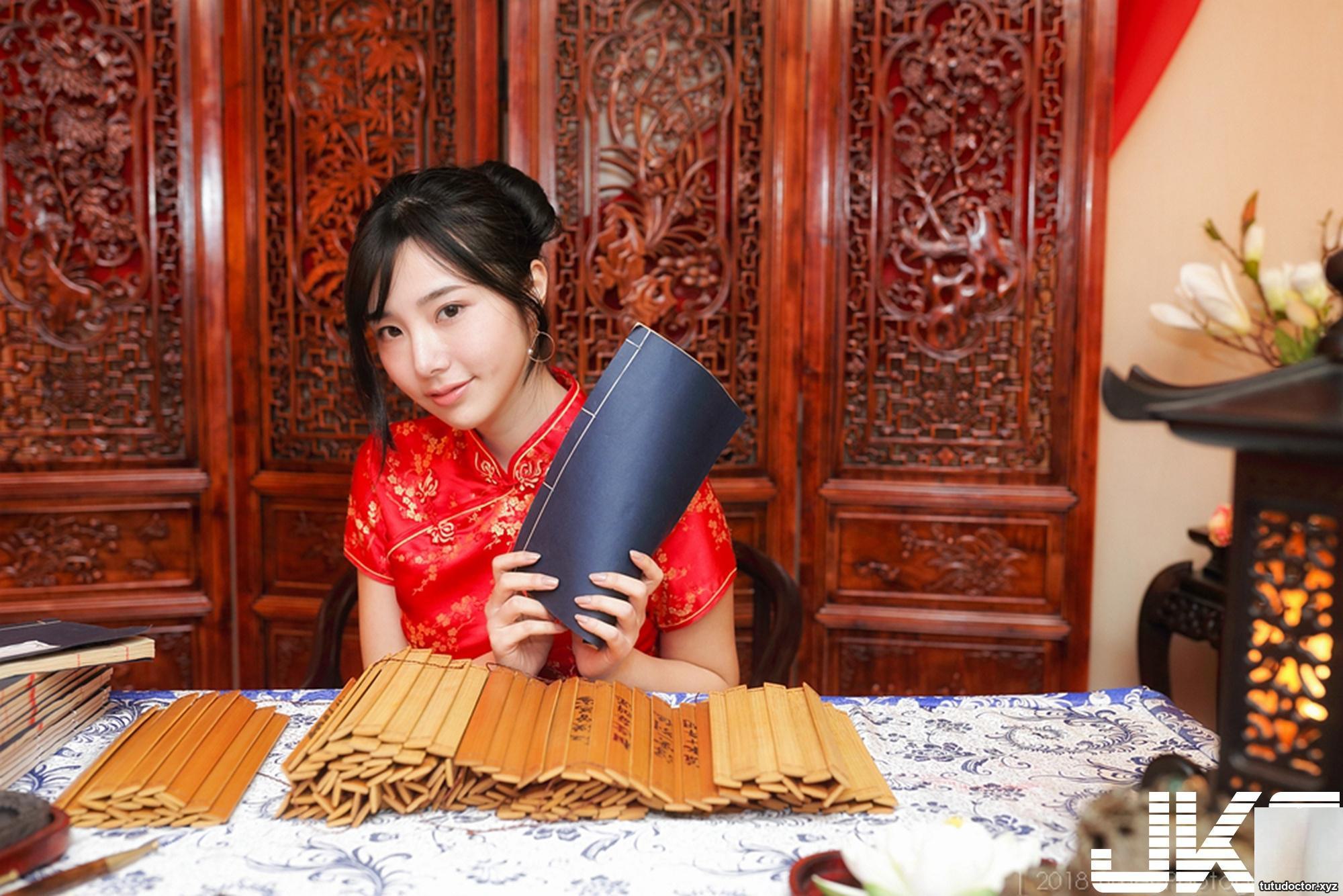 Taiwanese beauty Zora congratulates on the New Year fashion · photo 36 of 72