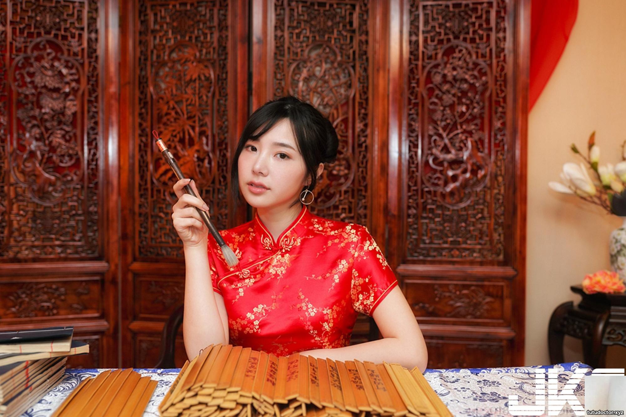 Taiwanese beauty Zora congratulates on the New Year fashion · photo 38 of 72