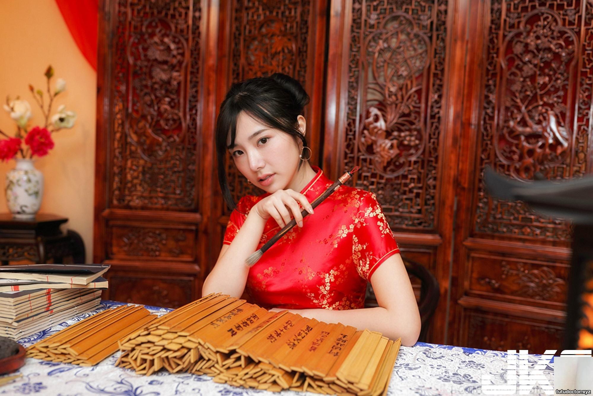 Taiwanese beauty Zora congratulates on the New Year fashion · photo 39 of 72