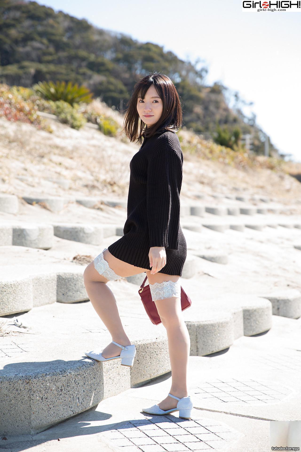 Her appearance, temperament and figure are top notch · photo 4 of 40