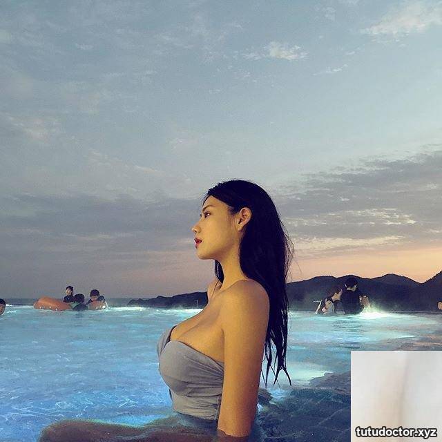 Fair-skinned girl with beautiful breasts… Q-buncy beautiful · photo 2 of 6