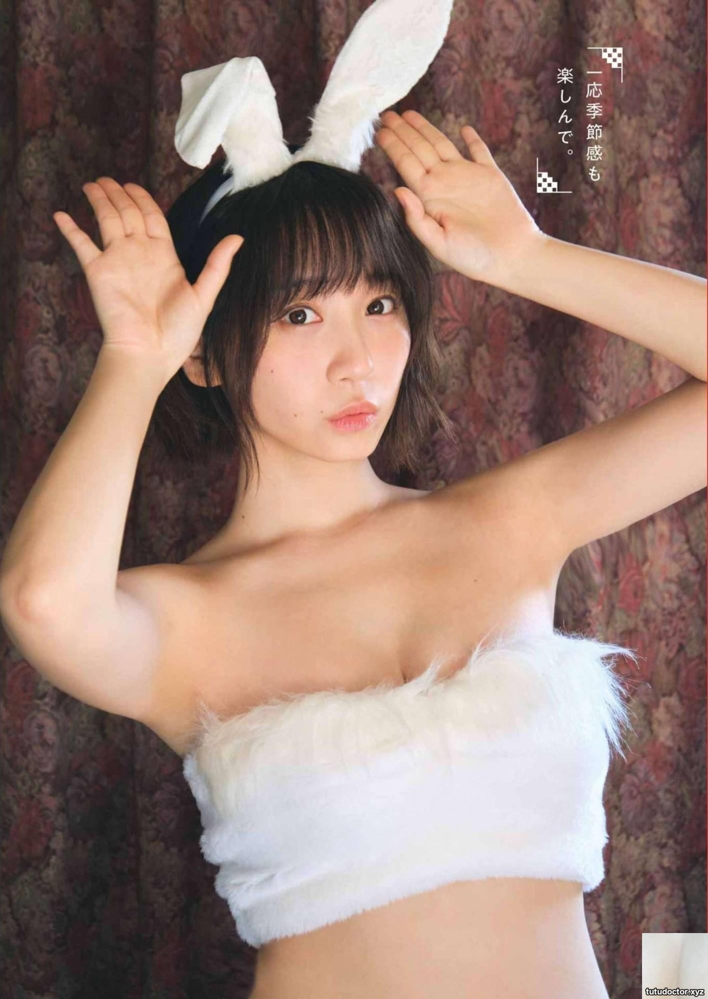 The bunny girl costume is amazing! Showing your vitality on the · photo 5 of 28