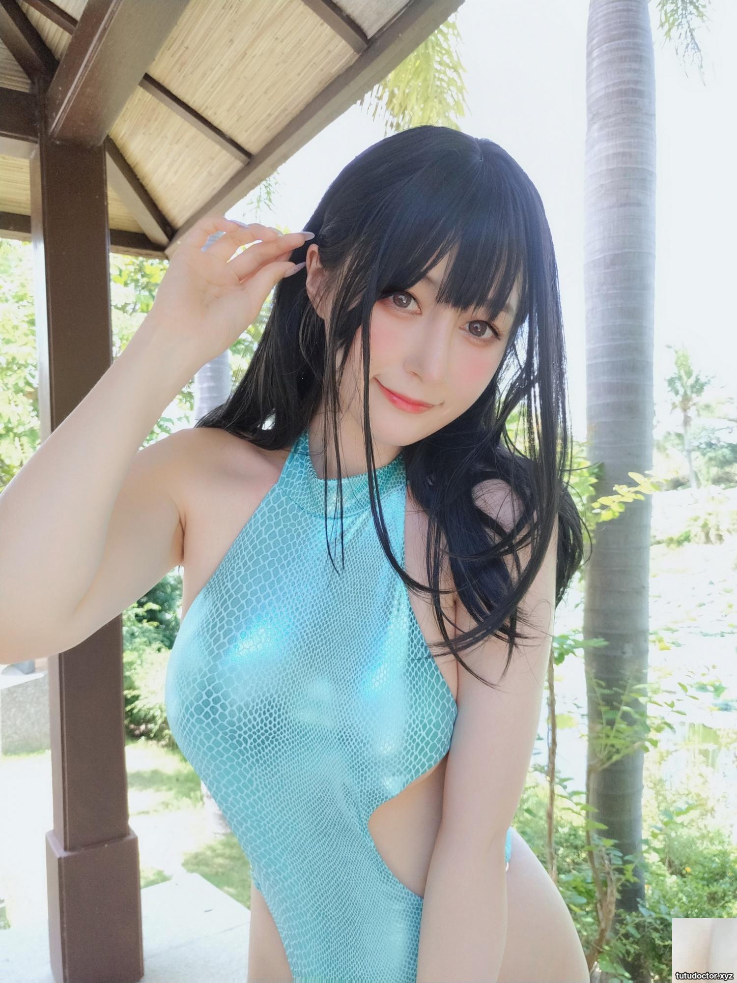 Silver 81s Racing Swimsuit reveals a fragrant midriff · photo 16 of 51