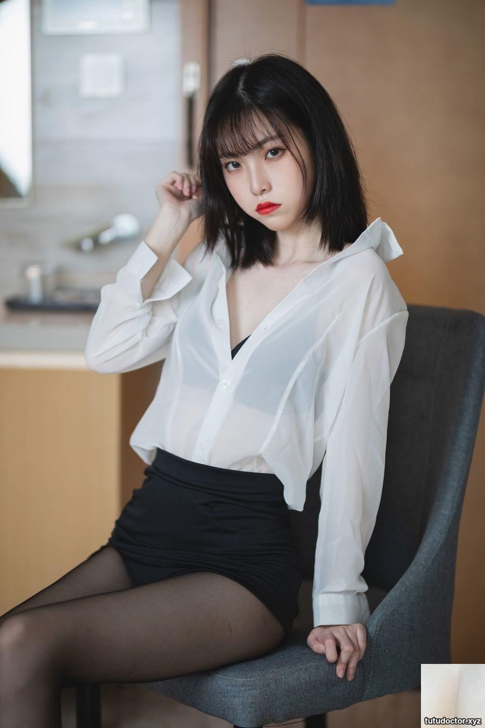 Xu Lan white shirt(38P)