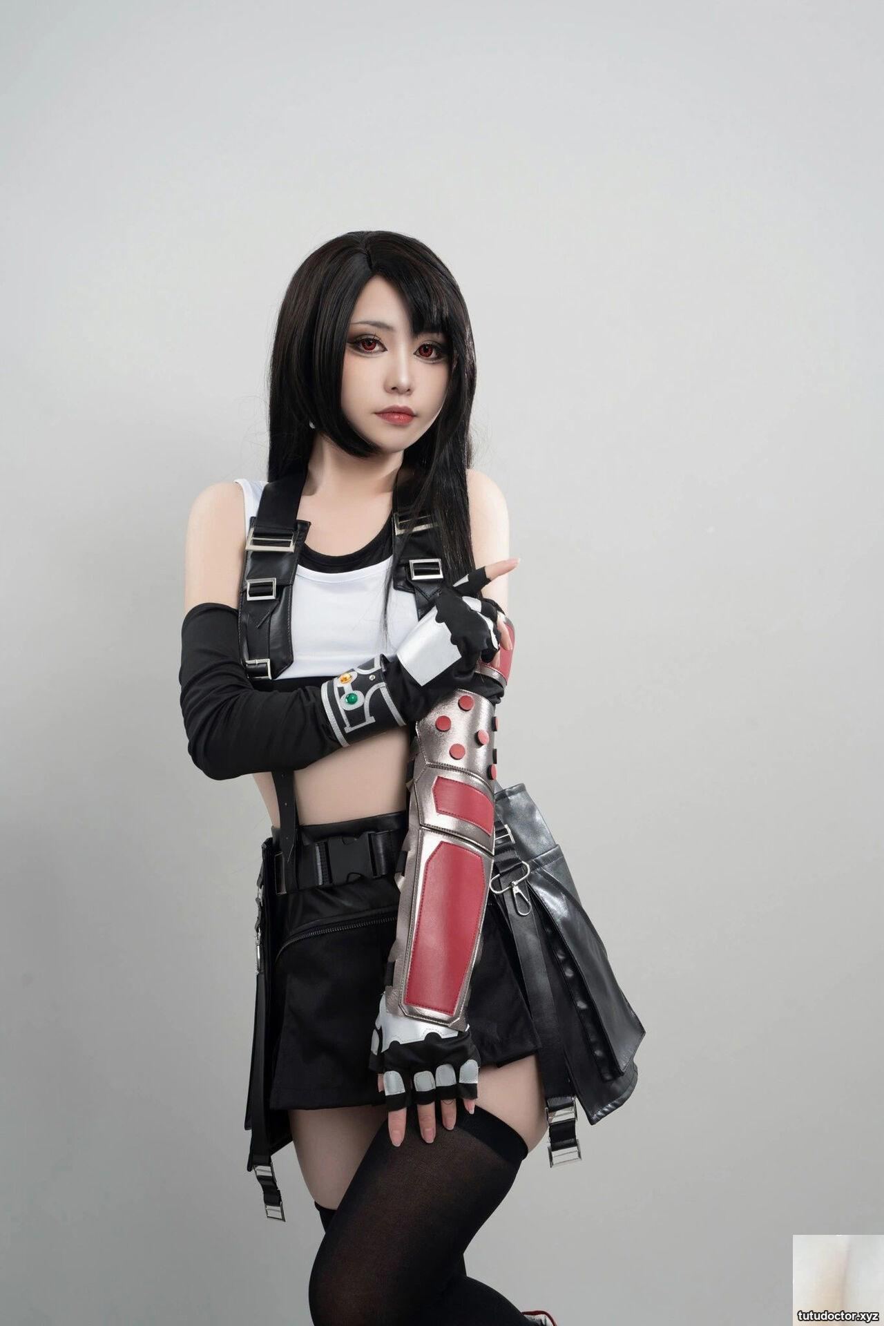 Explosive Girl Meow Kat – Final Fantasy 7 Tifa · photo 49 of 52