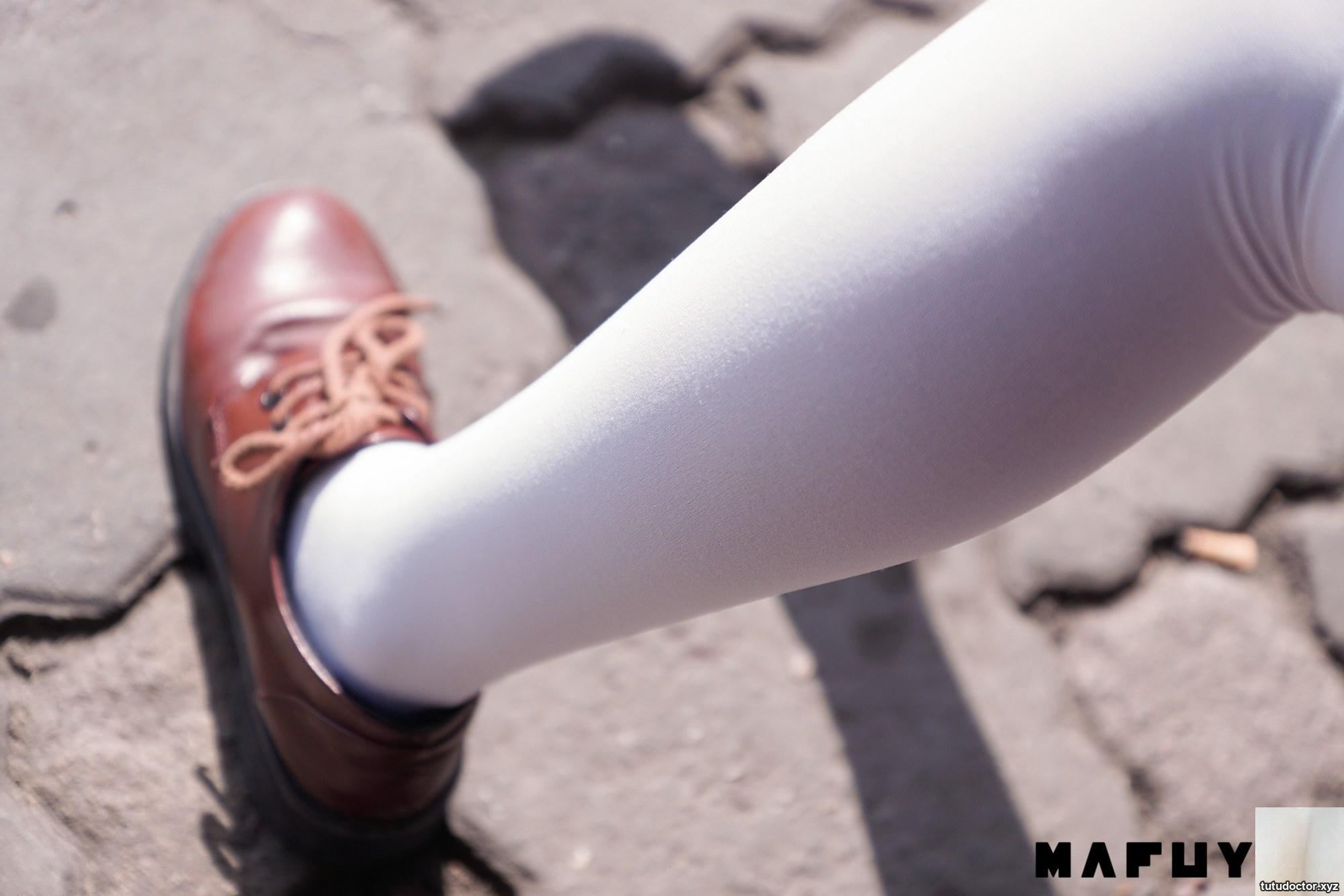 Kagakusaka Mafuyu’s “White Pantyhose Realm” Absolute Realm of Perfect Long Legs (75P)