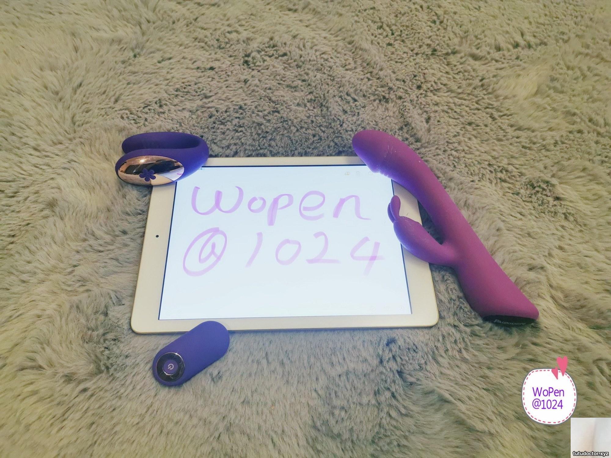 The wife is so horny… she likes toys (17P)